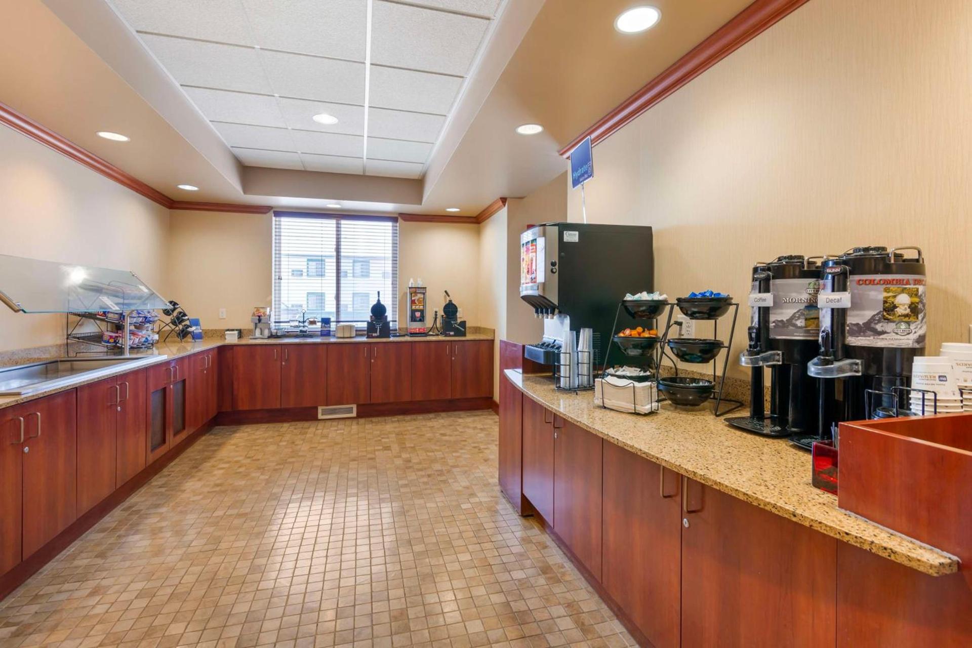 Best Western Golden Prairie Inn and Suites photo 8