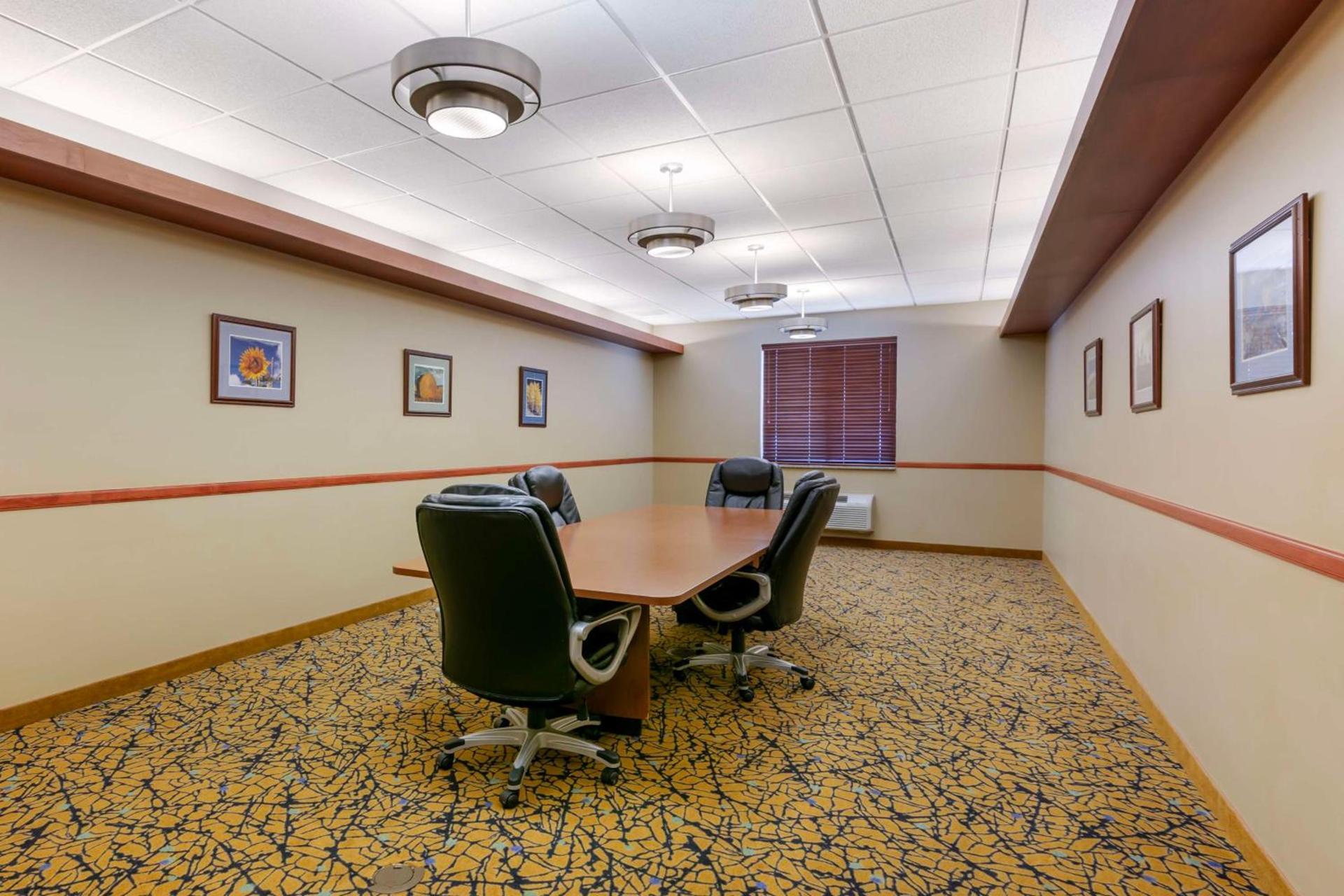 Best Western Golden Prairie Inn and Suites photo 9