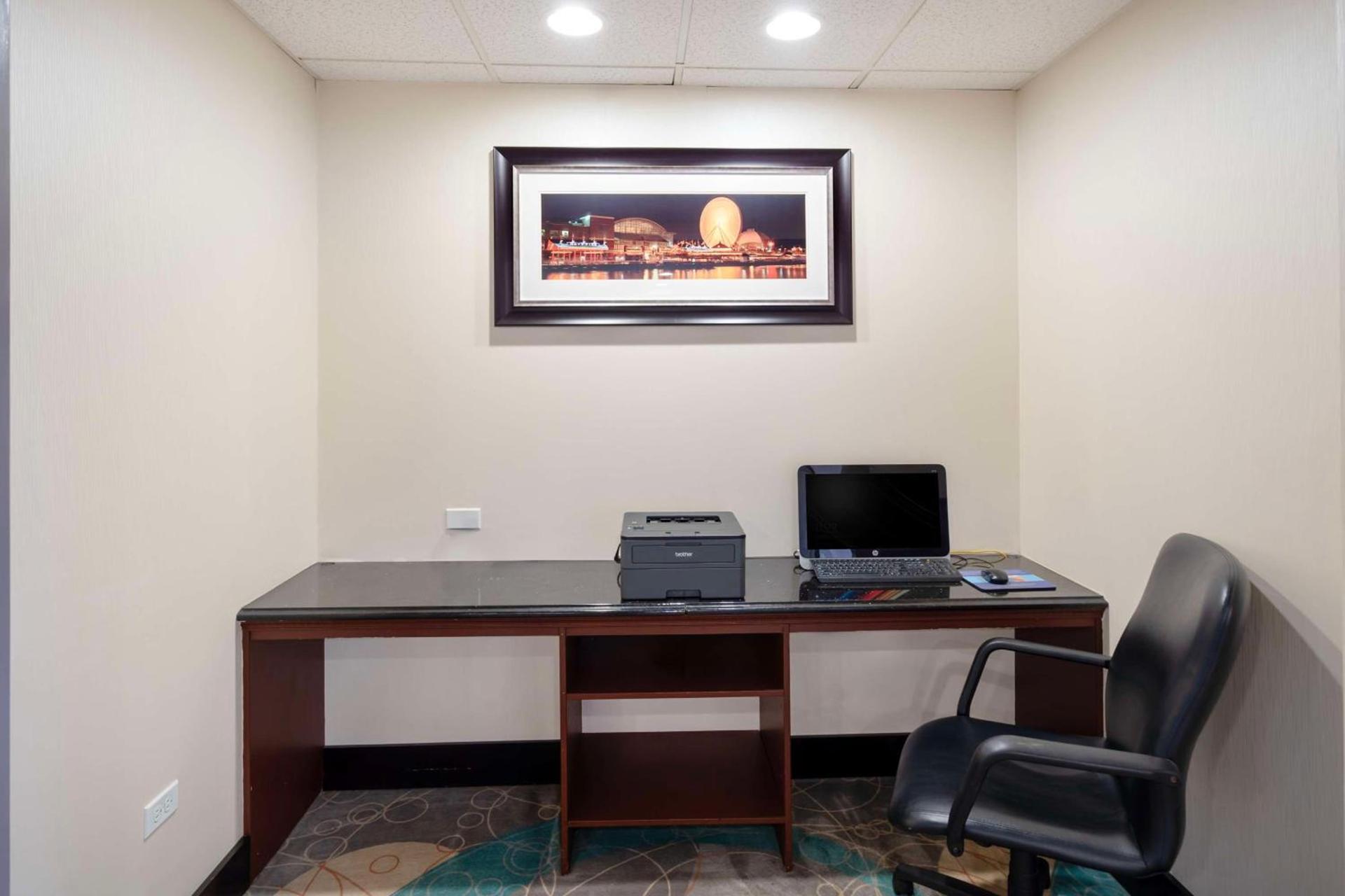 Best Western Plus Chicagoland - Countryside photo 24