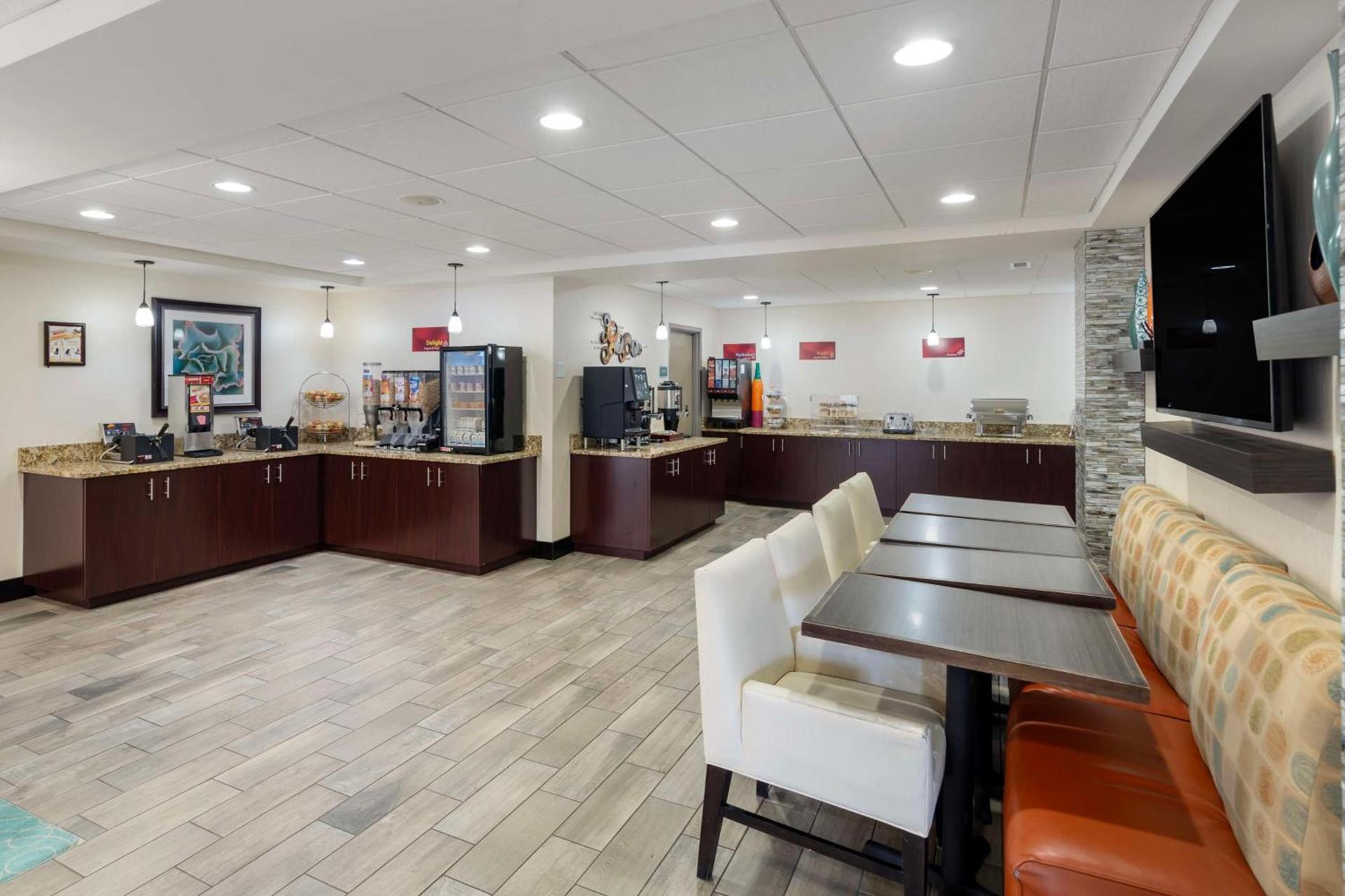 Best Western Plus Chicagoland - Countryside photo 10