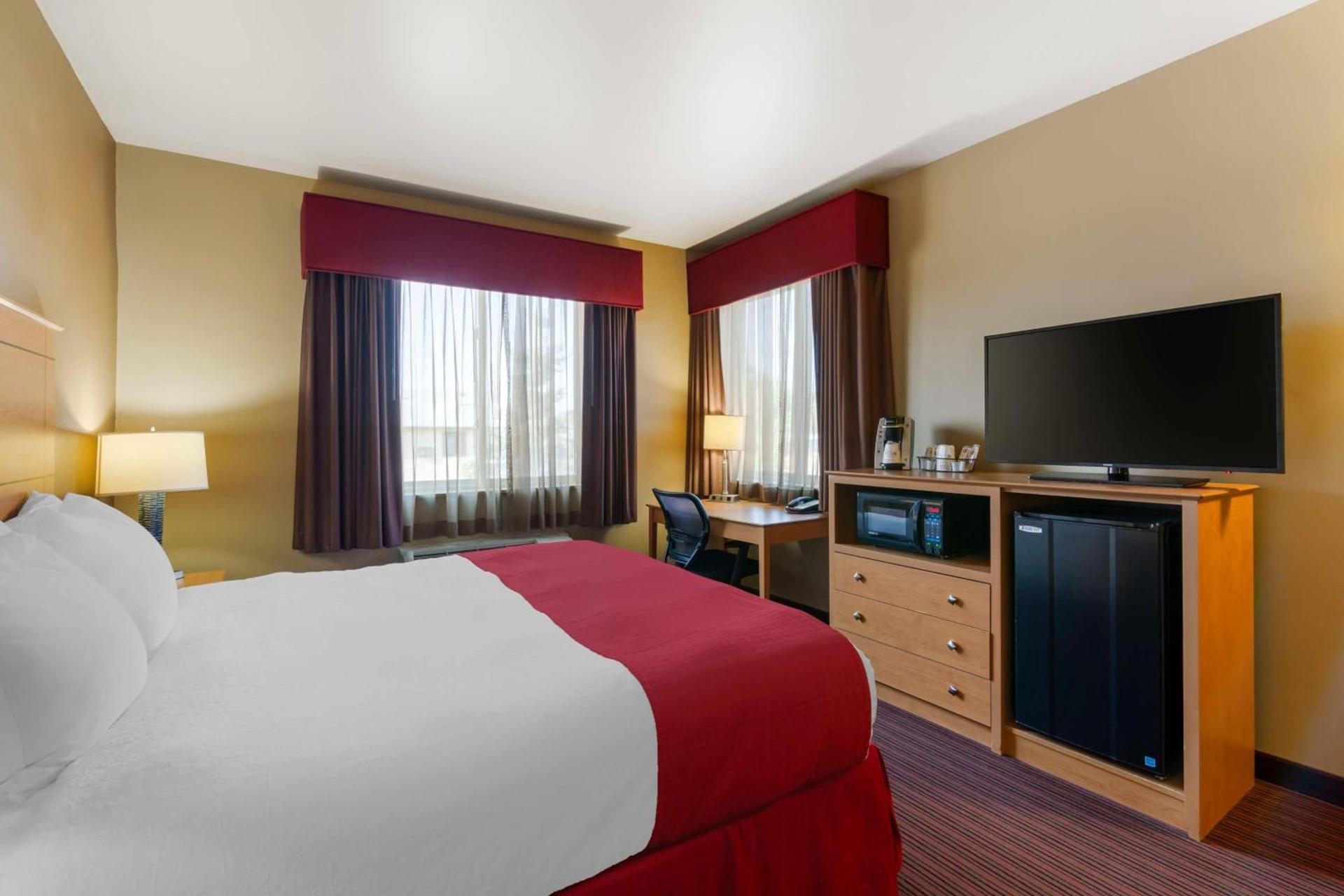 Best Western Golden Prairie Inn and Suites photo 24
