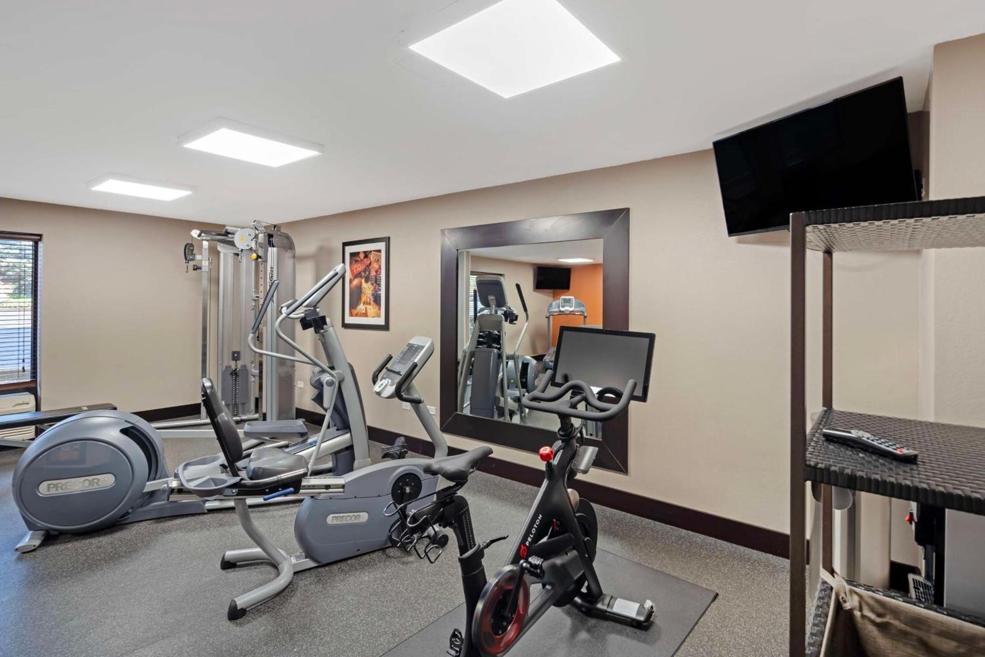Best Western Plus Chicagoland - Countryside photo 20