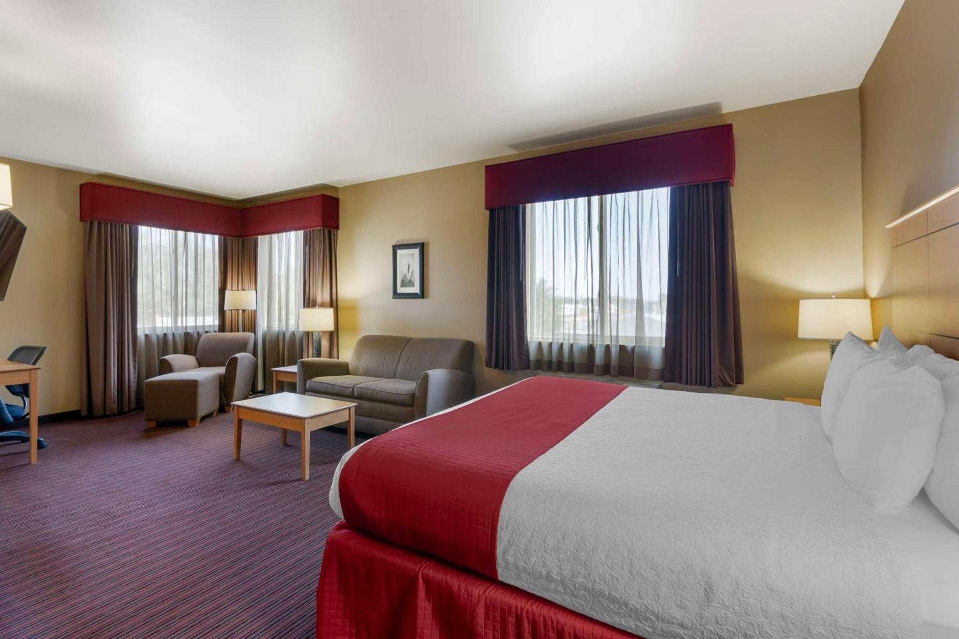 Best Western Golden Prairie Inn and Suites photo 27