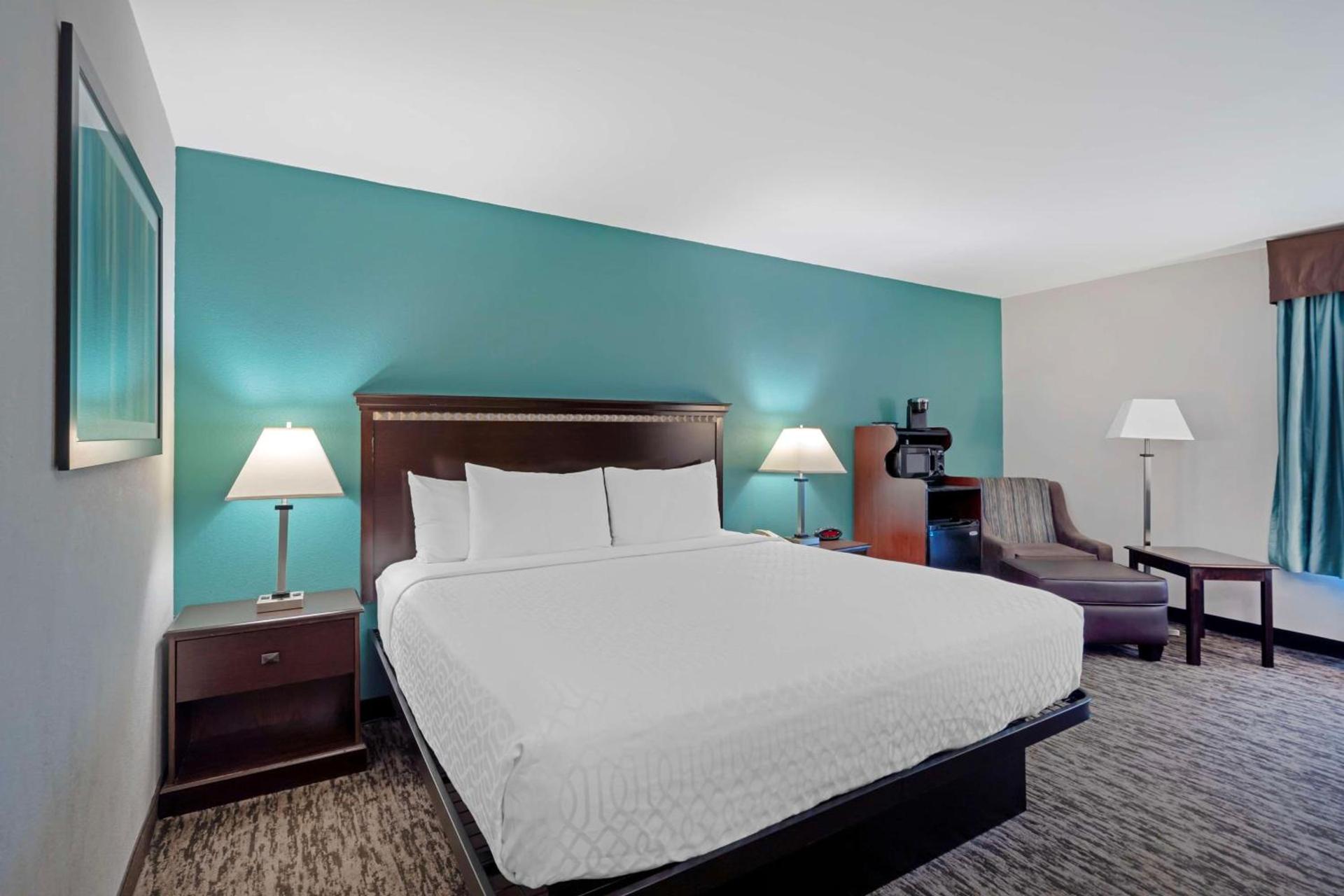 Best Western Plus Chicagoland - Countryside photo 2
