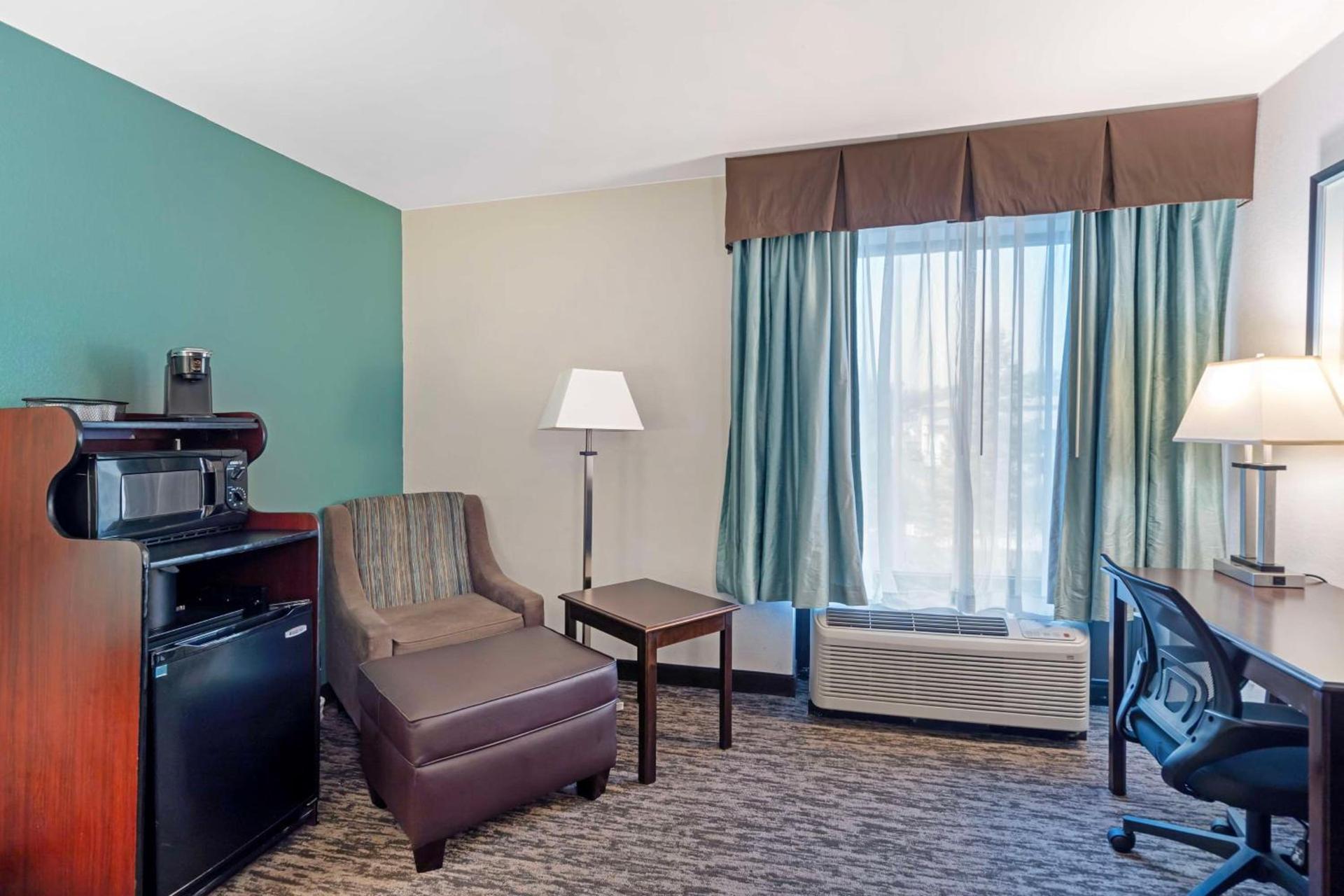 Best Western Plus Chicagoland - Countryside photo 11
