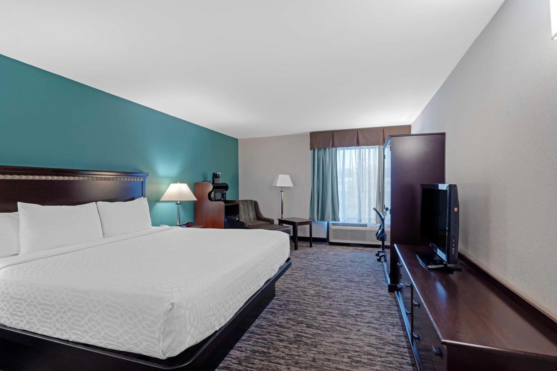 Best Western Plus Chicagoland - Countryside photo 13