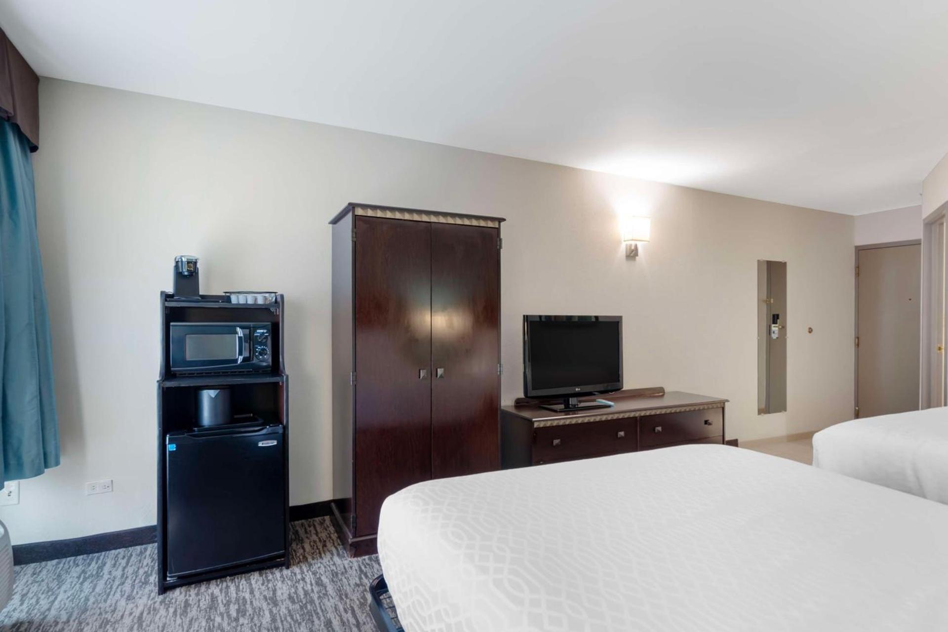 Best Western Plus Chicagoland - Countryside photo 14