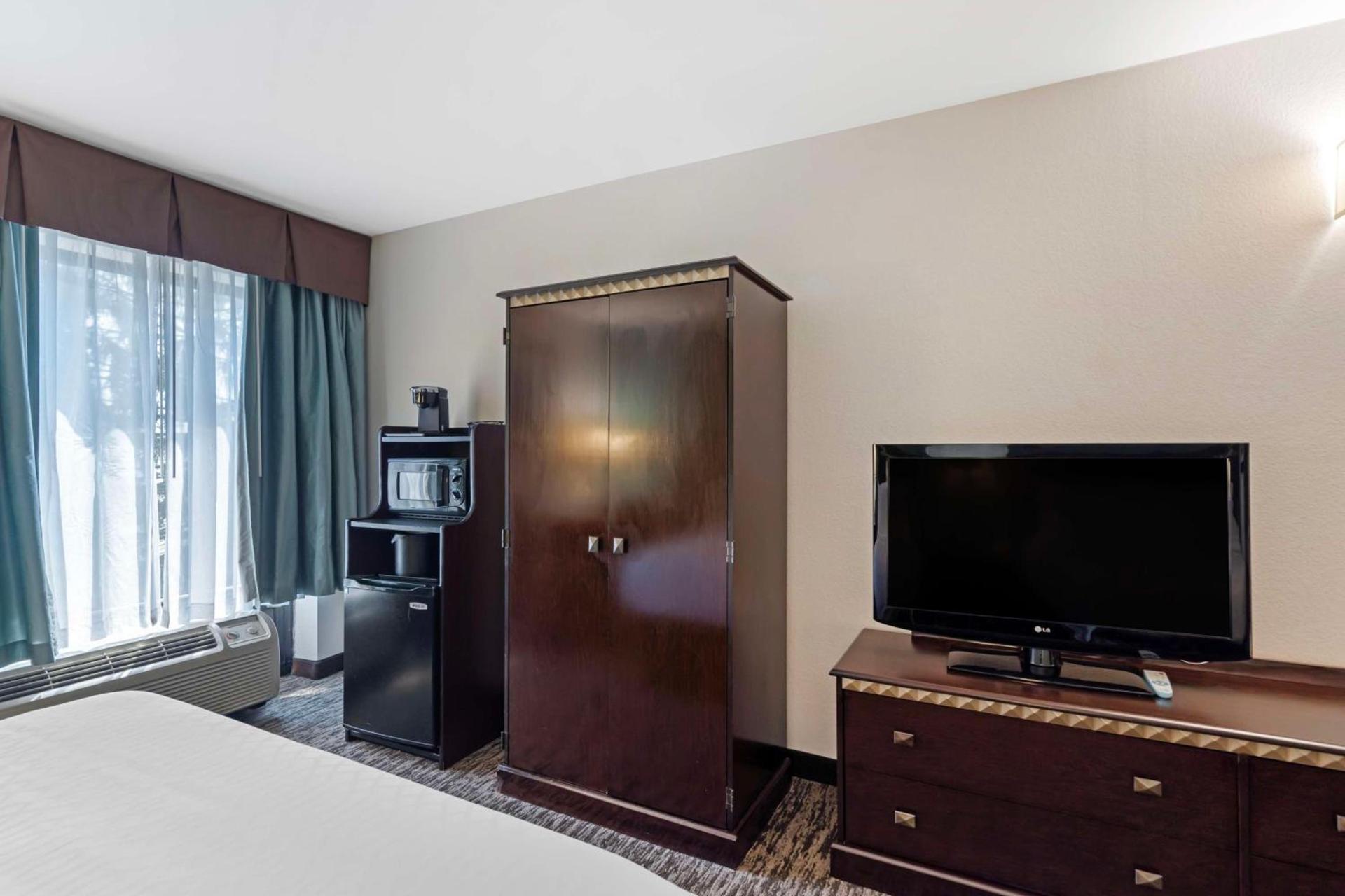 Best Western Plus Chicagoland - Countryside photo 17