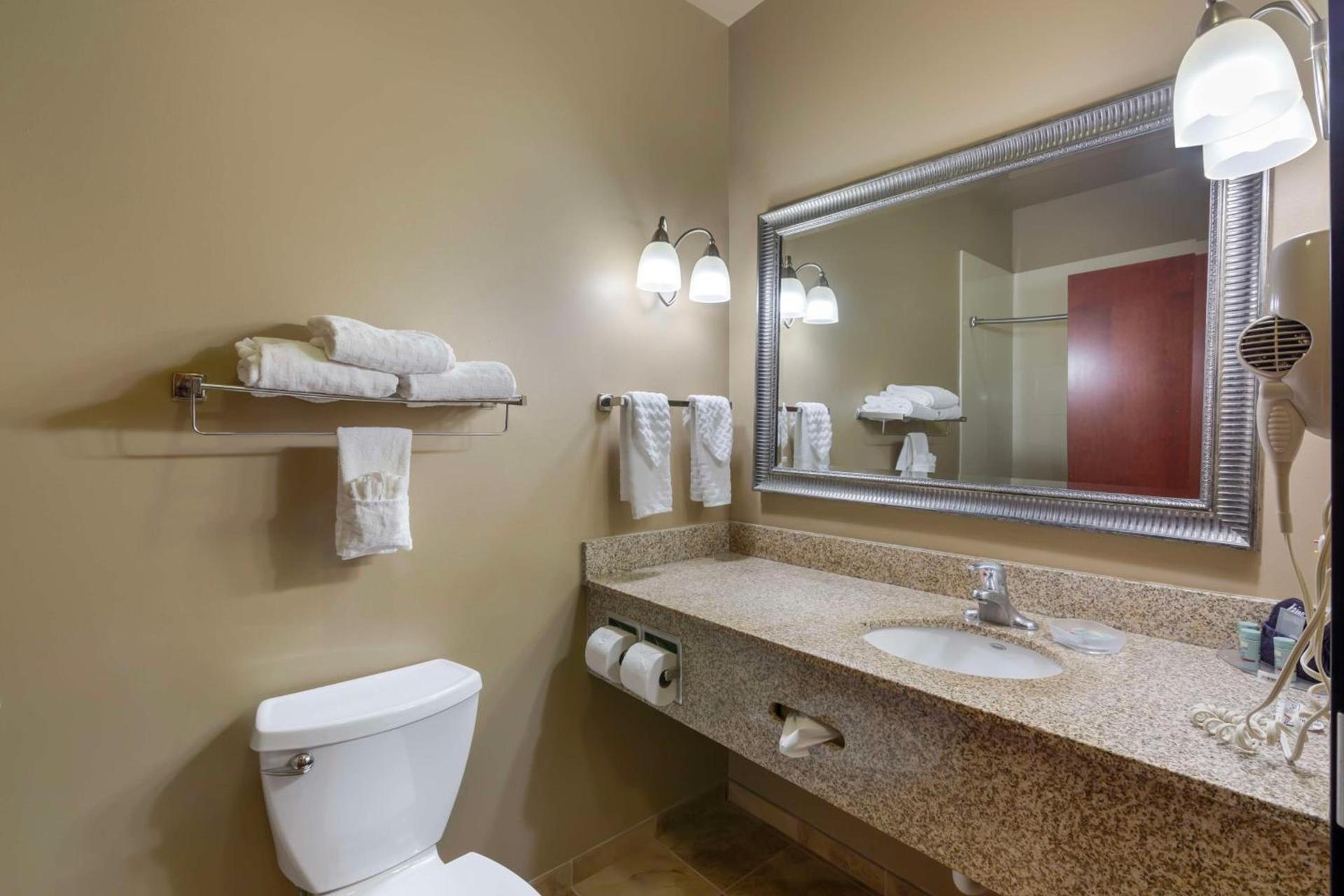 Best Western Golden Prairie Inn and Suites photo 34