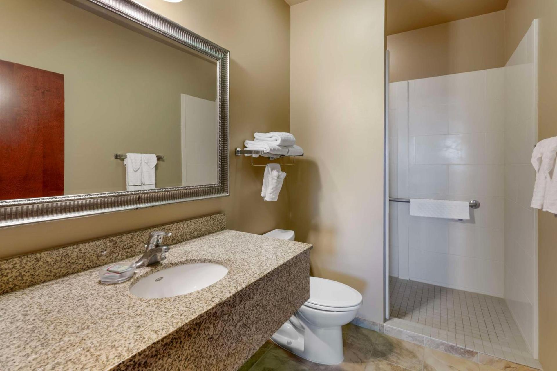 Best Western Golden Prairie Inn and Suites photo 35