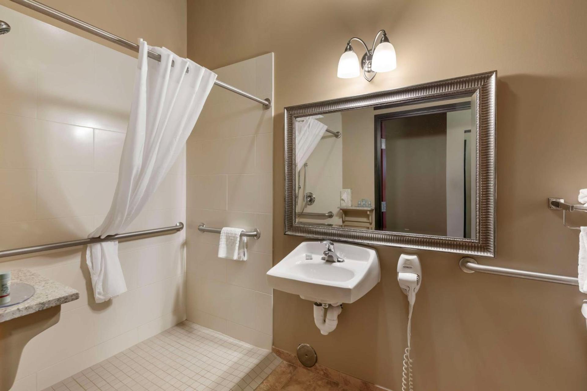 Best Western Golden Prairie Inn and Suites photo 36