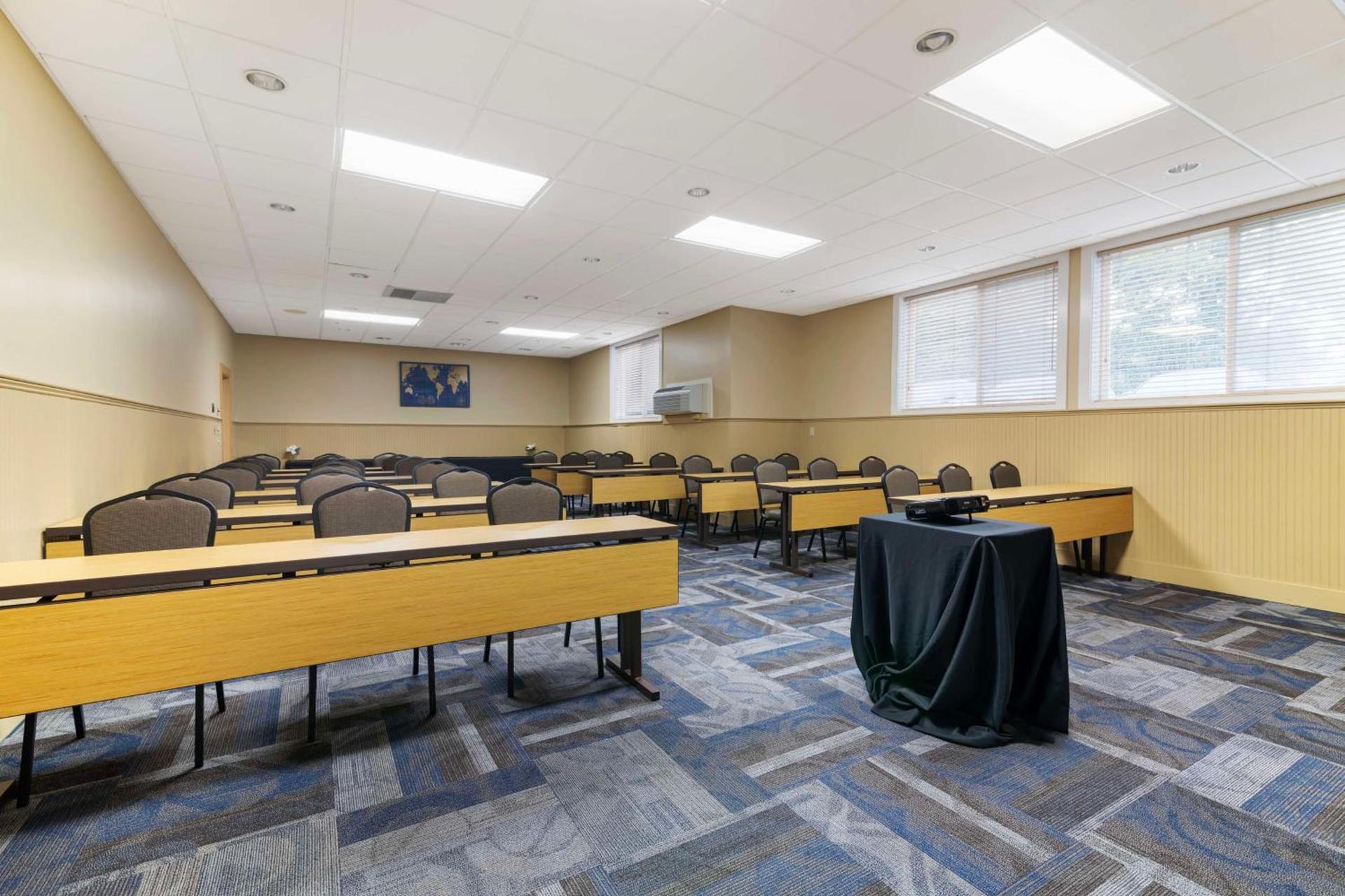 Best Western Plus Windjammer Inn & Conference Center photo 63