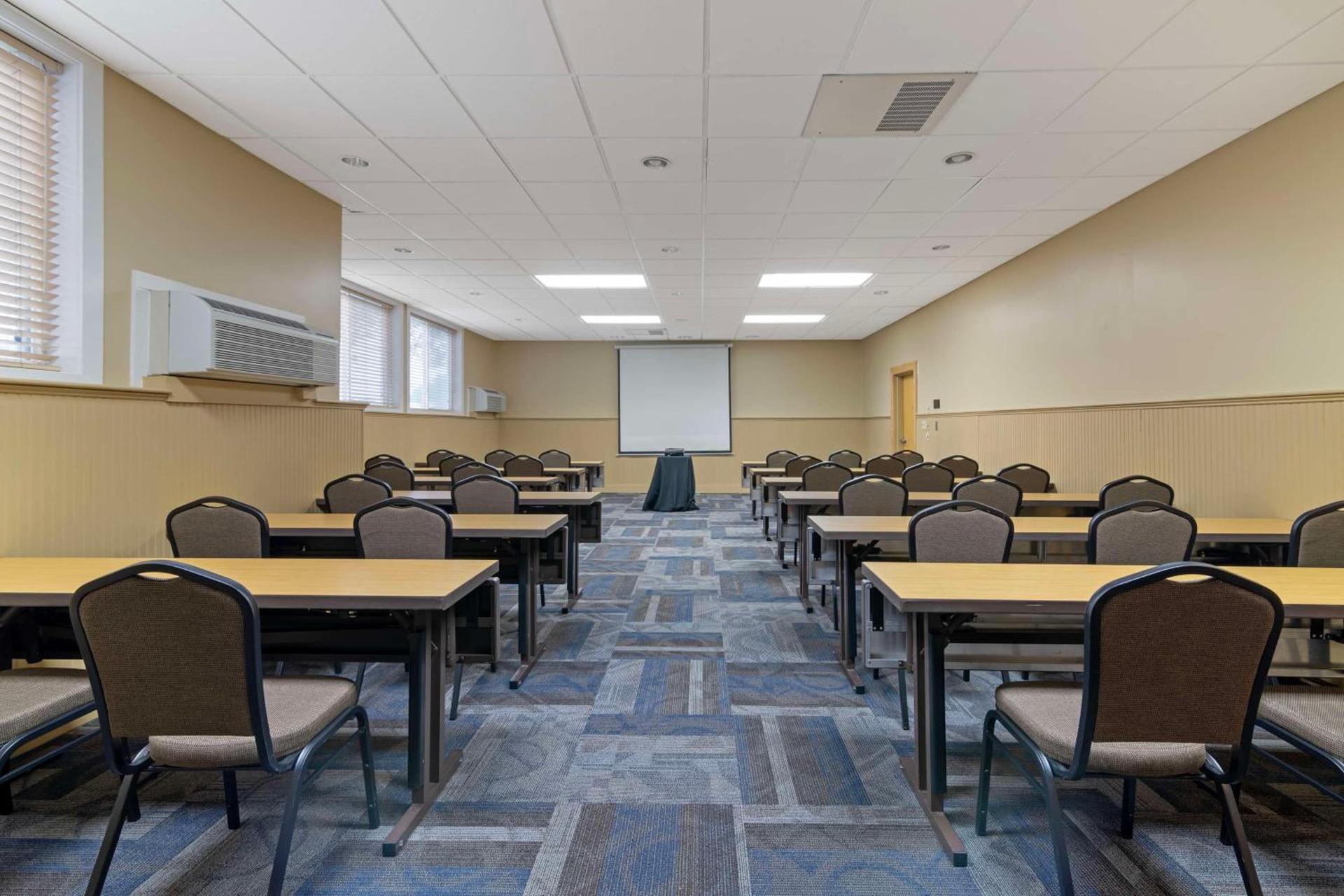Best Western Plus Windjammer Inn & Conference Center photo 64