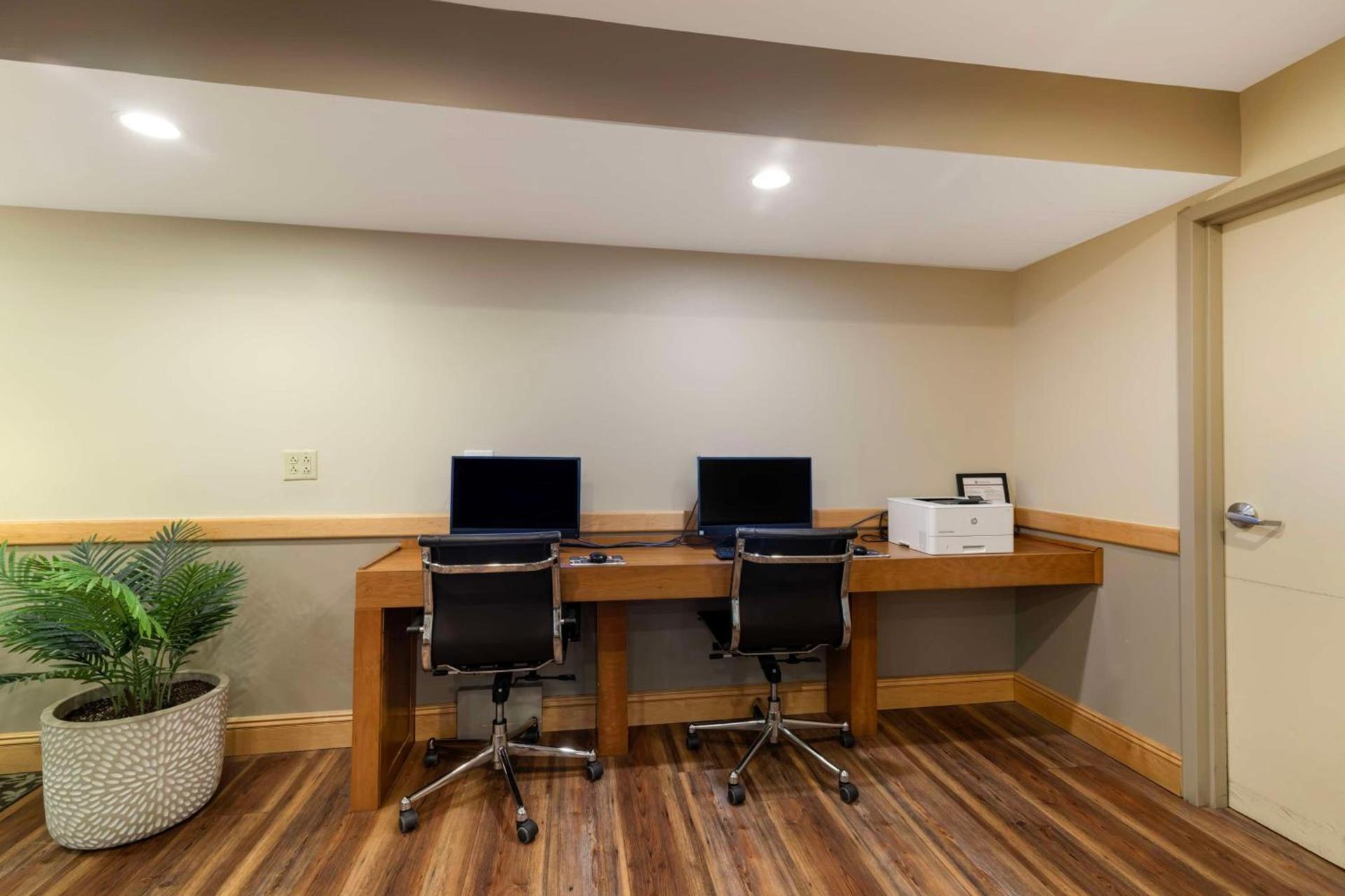 Best Western Plus Windjammer Inn & Conference Center photo 68