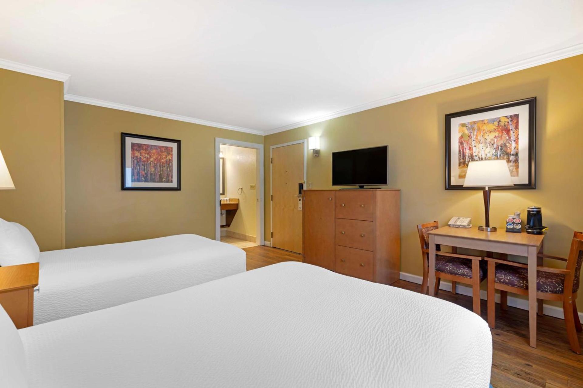 Best Western Plus Windjammer Inn & Conference Center photo 13