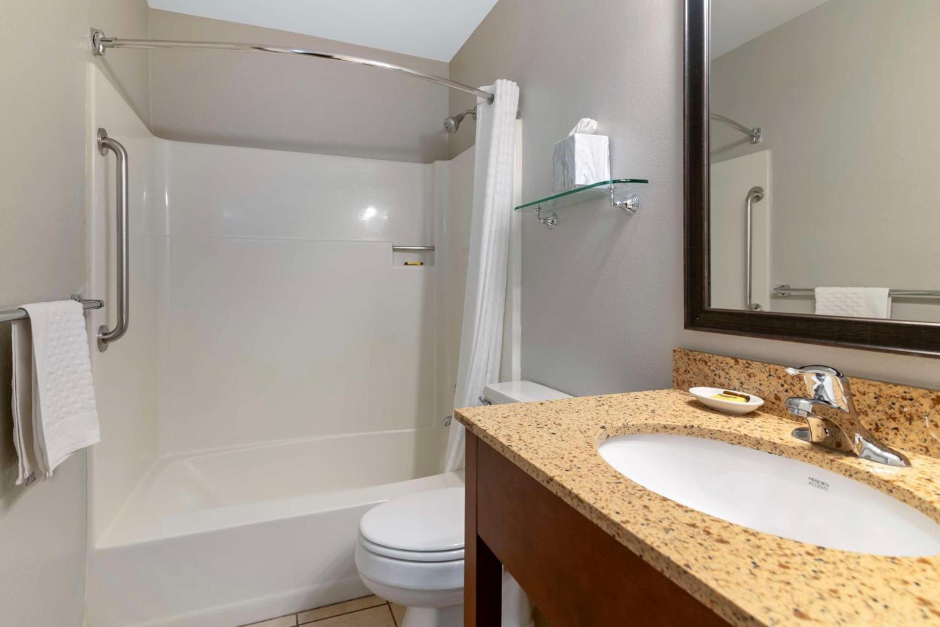Best Western Plus Windjammer Inn & Conference Center photo 48