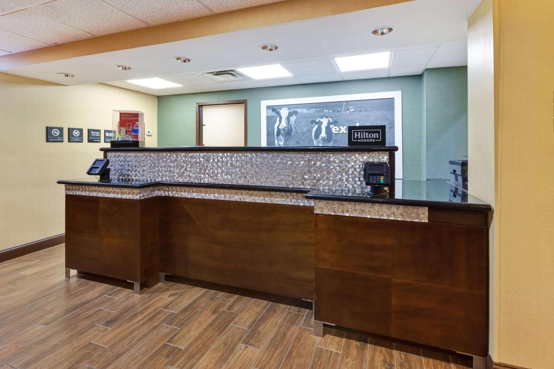 Hampton Inn Cincinnati Airport-North photo 3