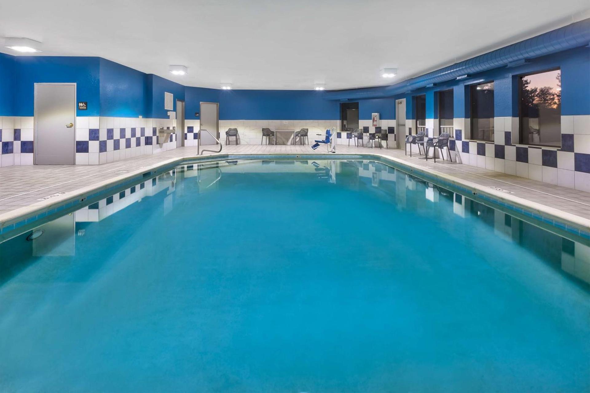 Hampton Inn Cincinnati Airport-North photo 4