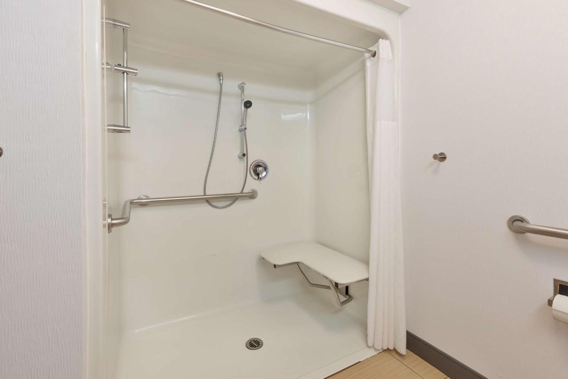 Hampton Inn Cincinnati Airport-North photo 17