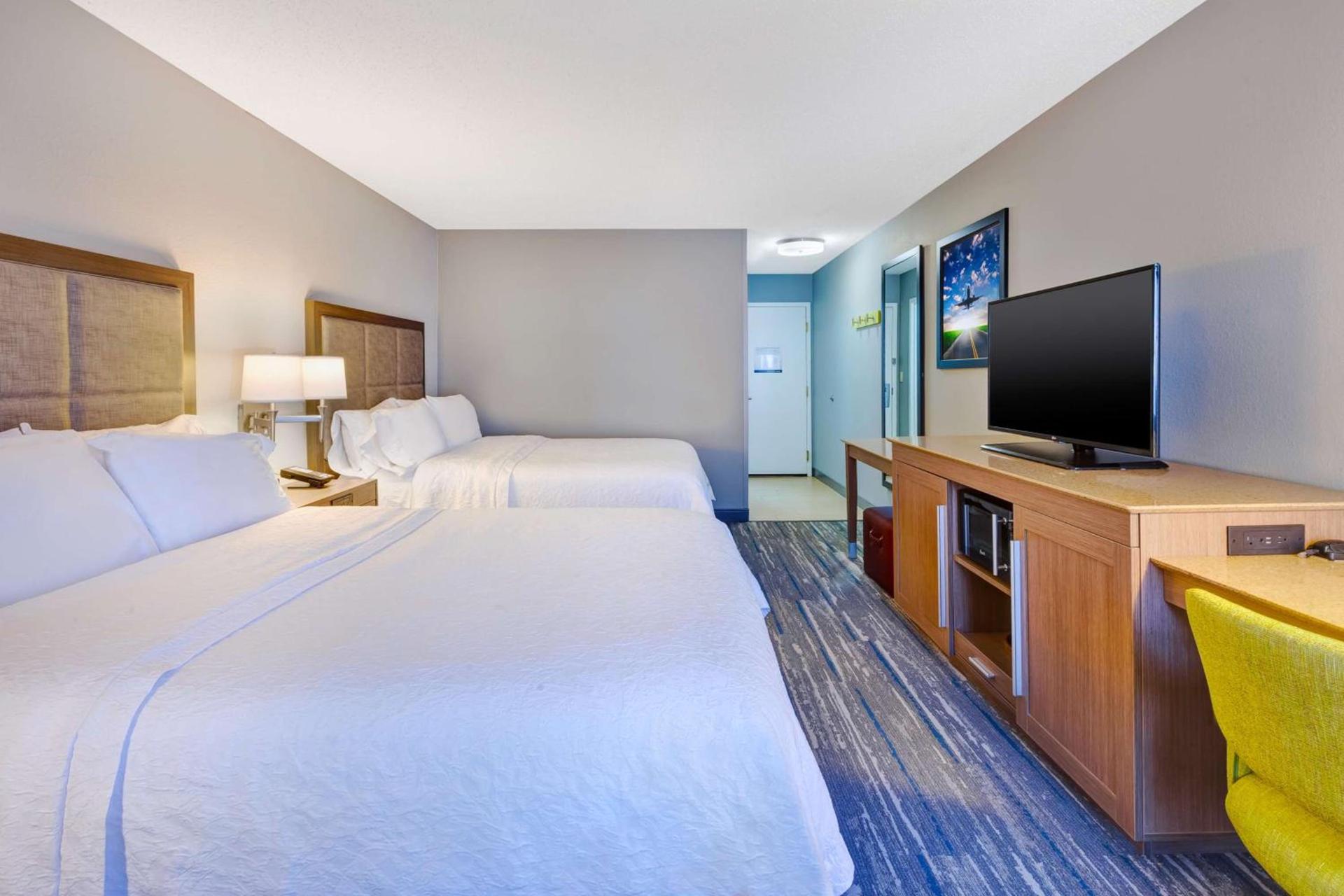 Hampton Inn Cincinnati Airport-North photo 19