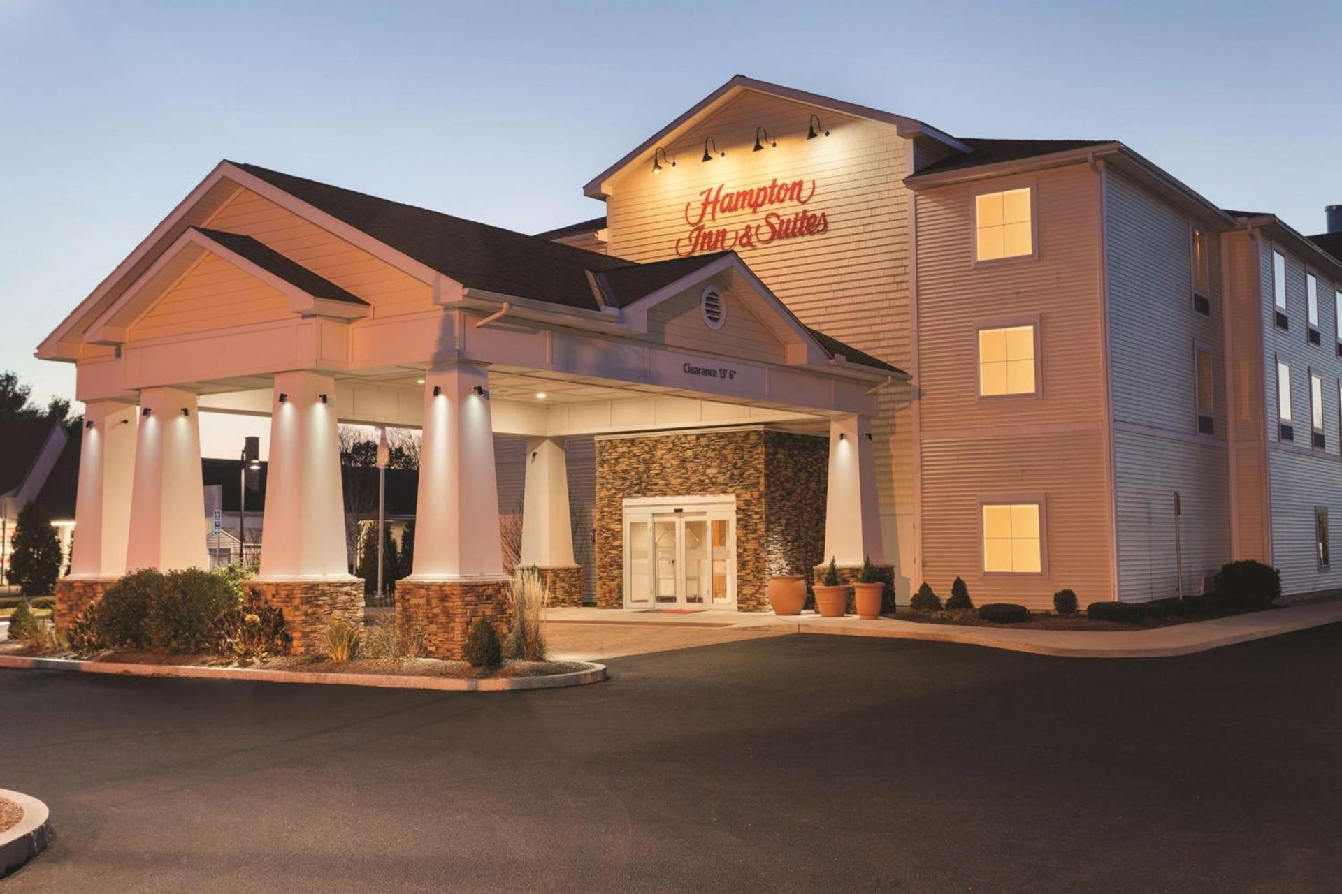 Hampton Inn & Suites Mystic photo 2
