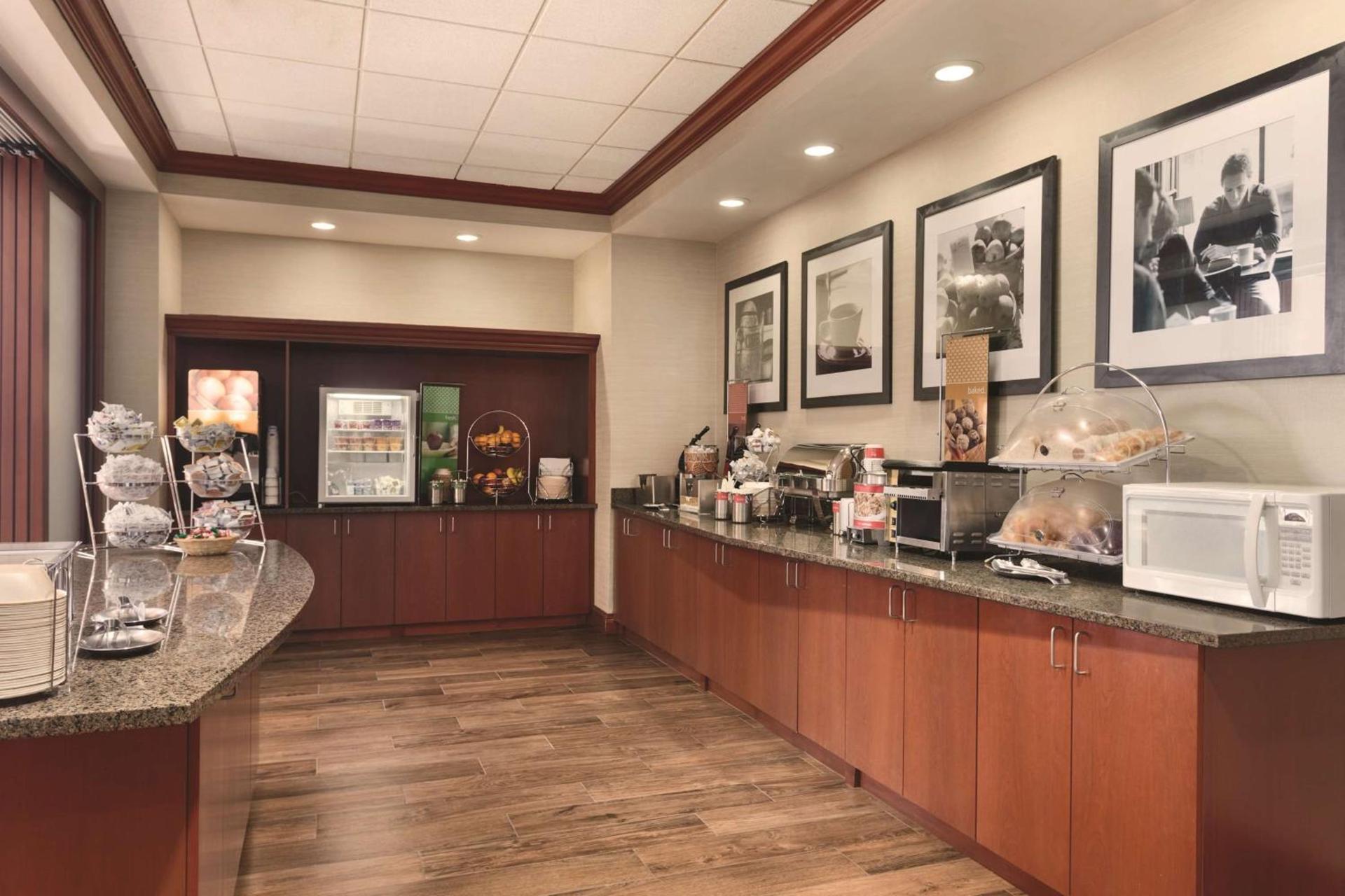 Hampton Inn & Suites Mystic photo 8