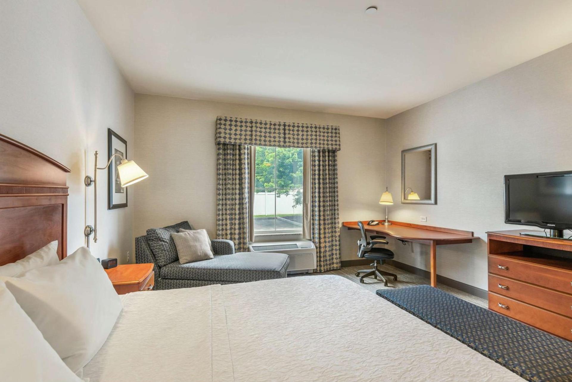 Hampton Inn & Suites Mystic photo 13