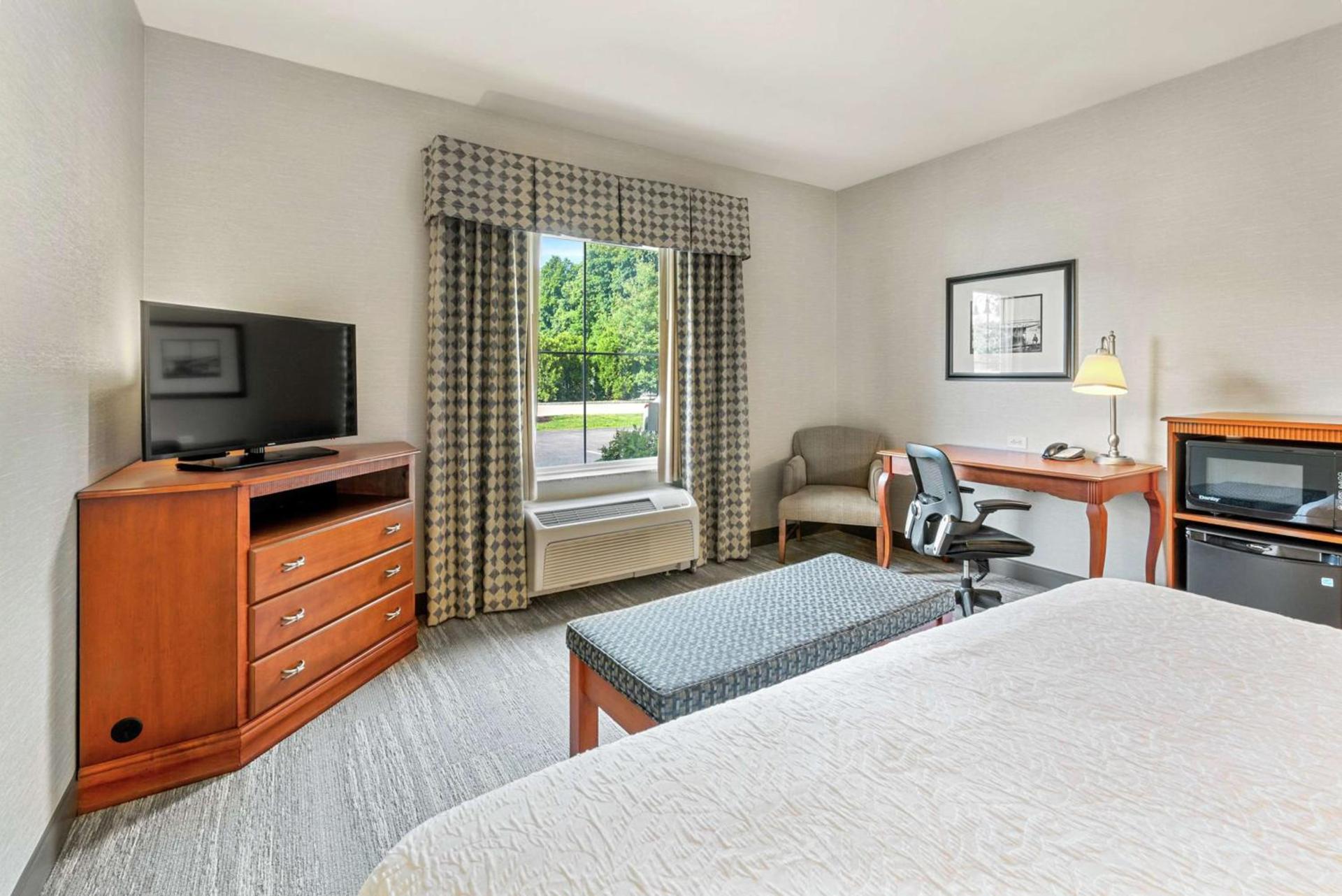 Hampton Inn & Suites Mystic photo 15