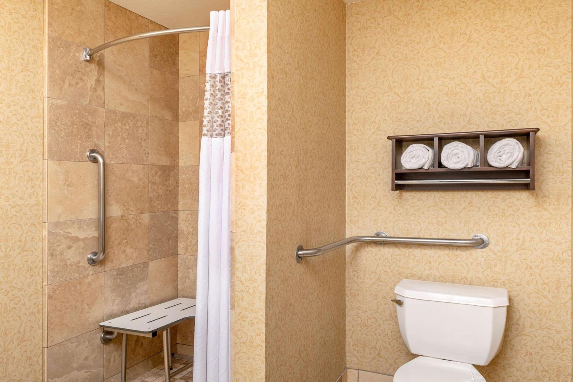 Hampton Inn & Suites San Clemente - Fully Renovated photo 18