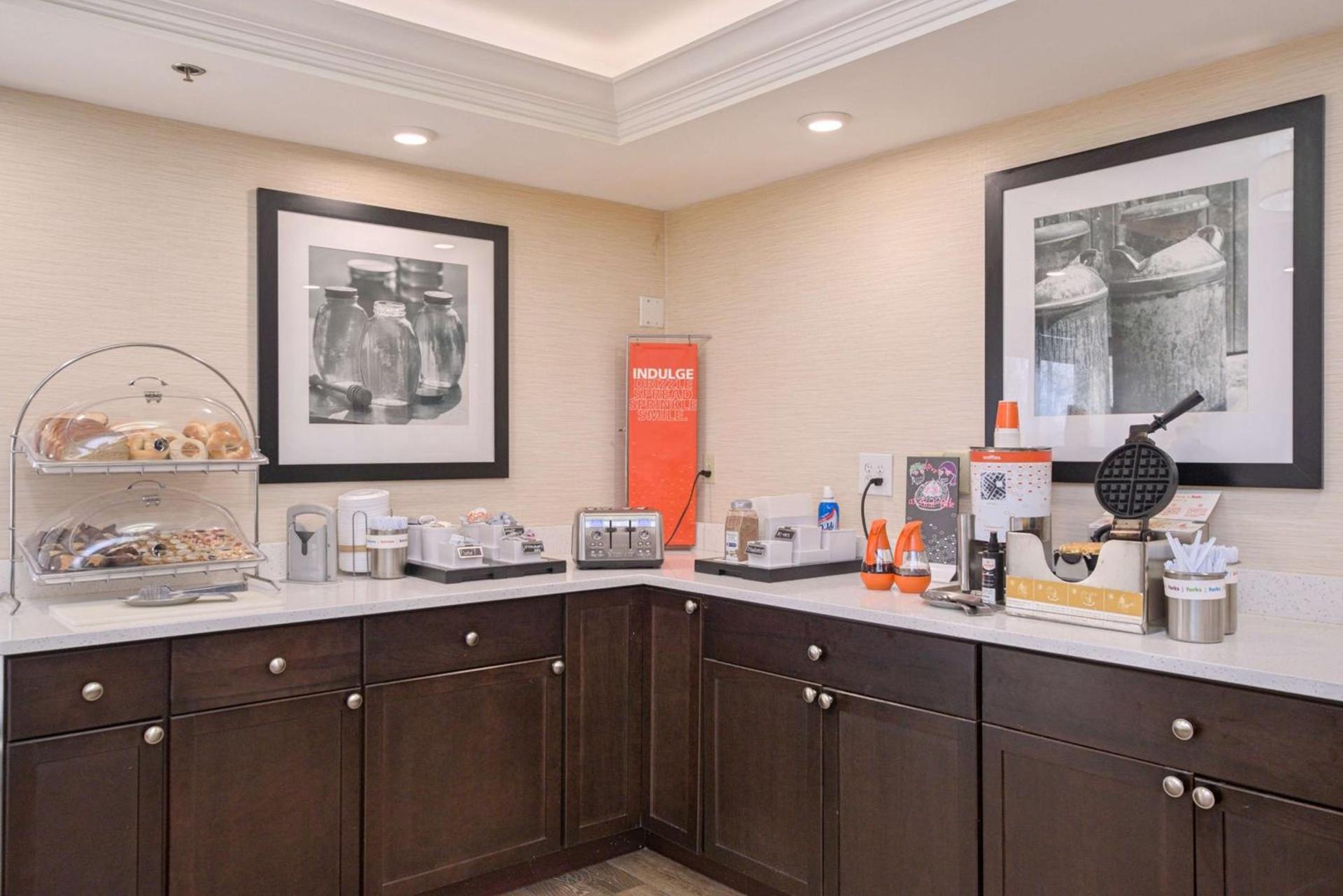 Hampton Inn Portsmouth Central photo 14