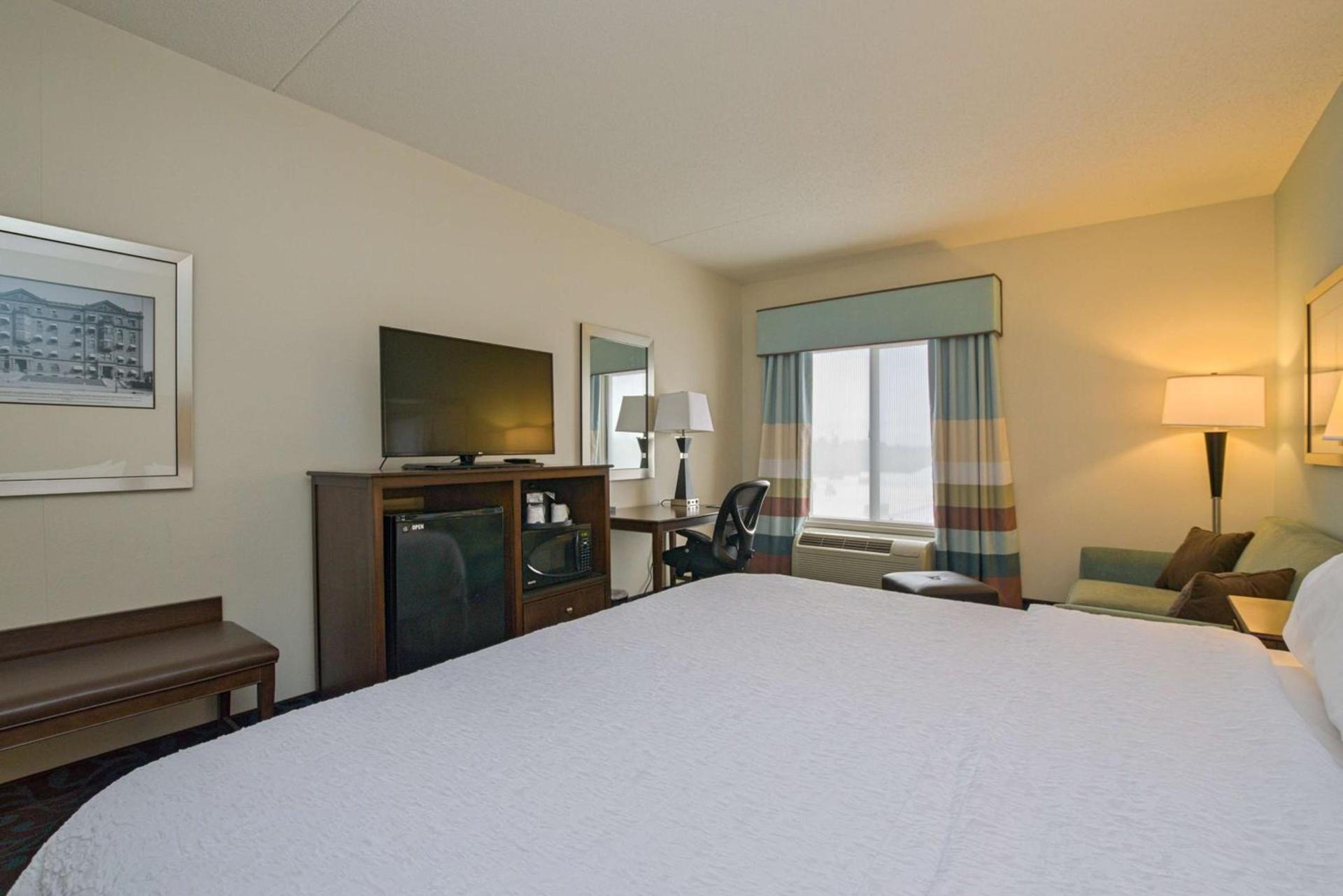 Hampton Inn Portsmouth Central photo 21