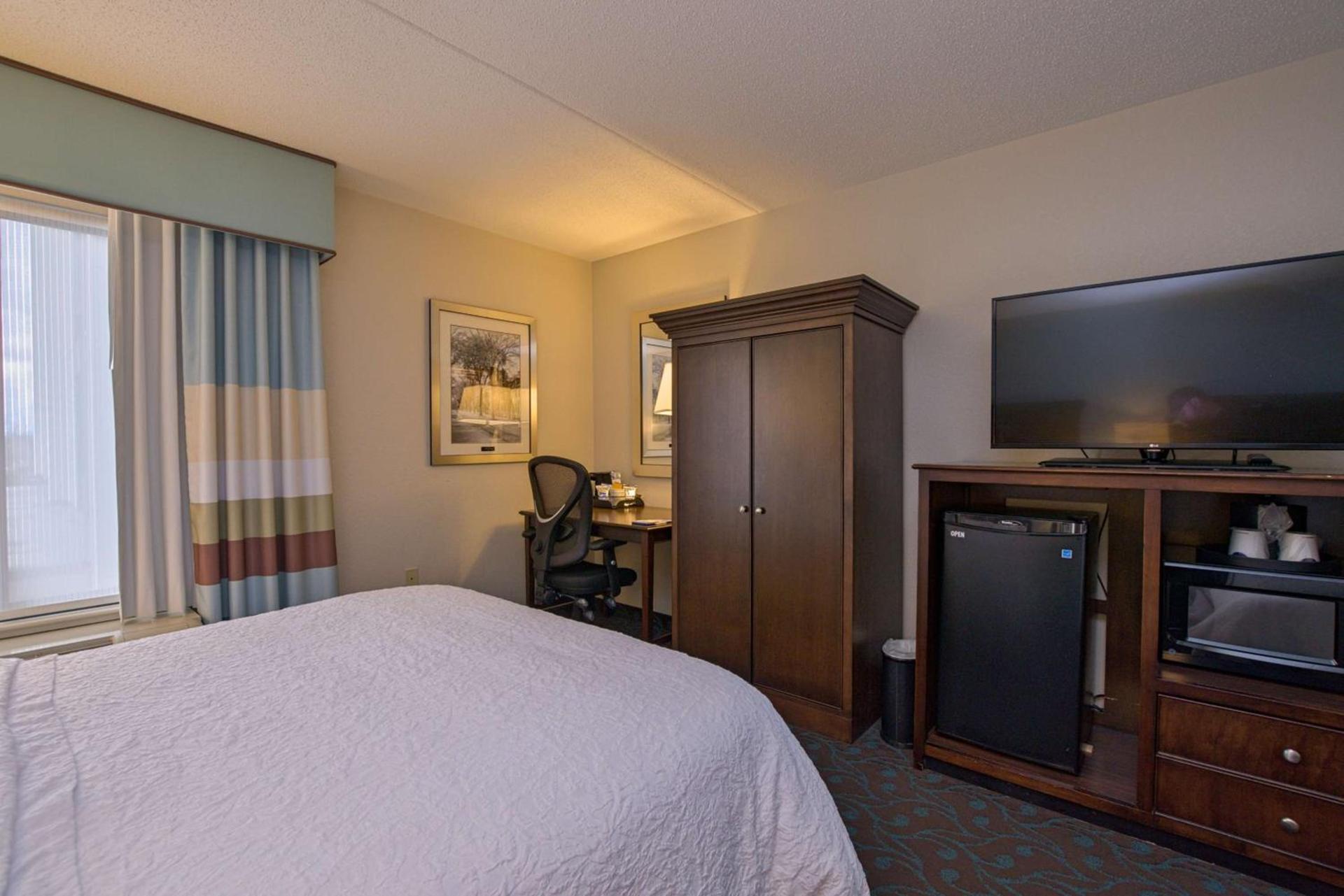 Hampton Inn Portsmouth Central photo 26