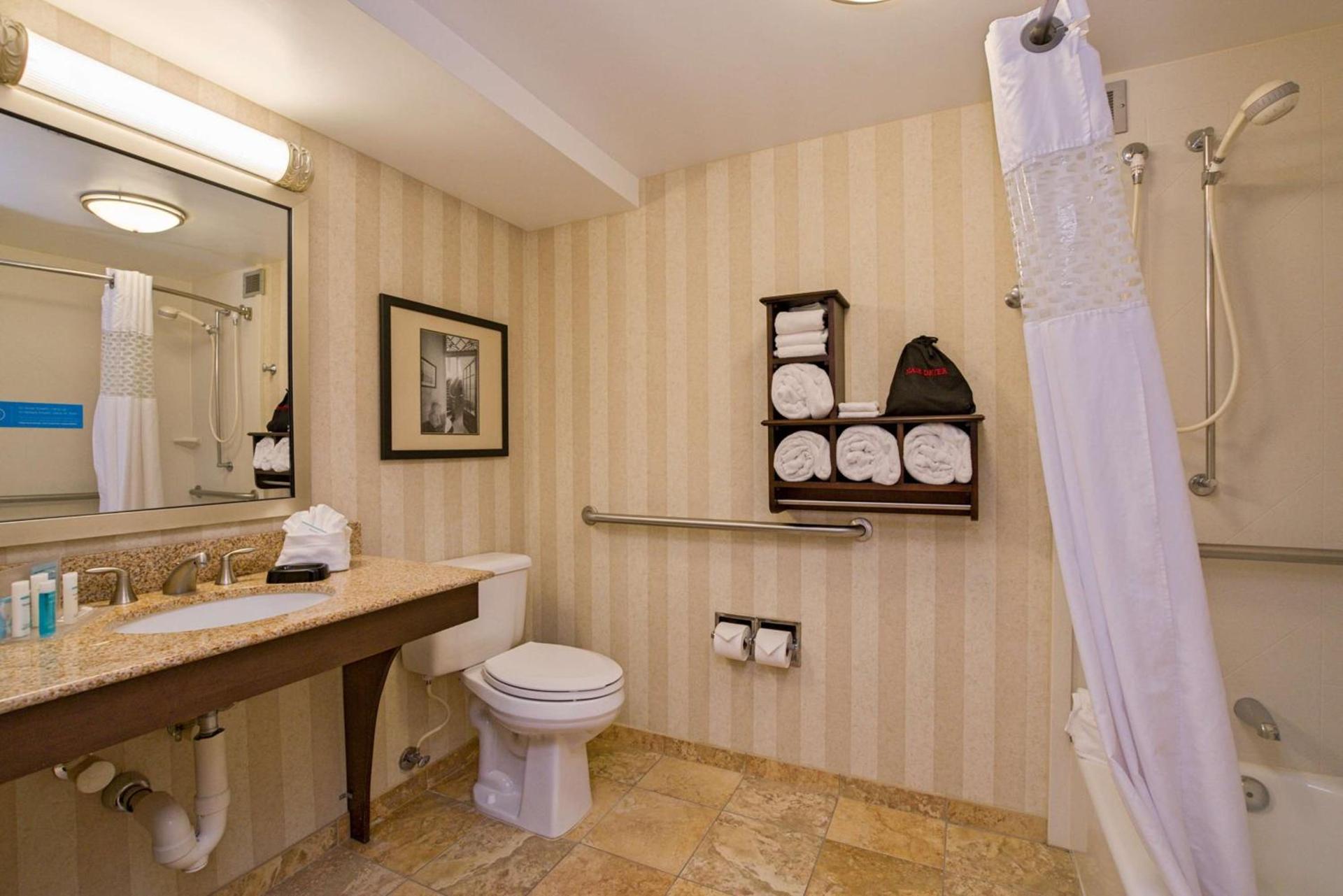 Hampton Inn Portsmouth Central photo 28