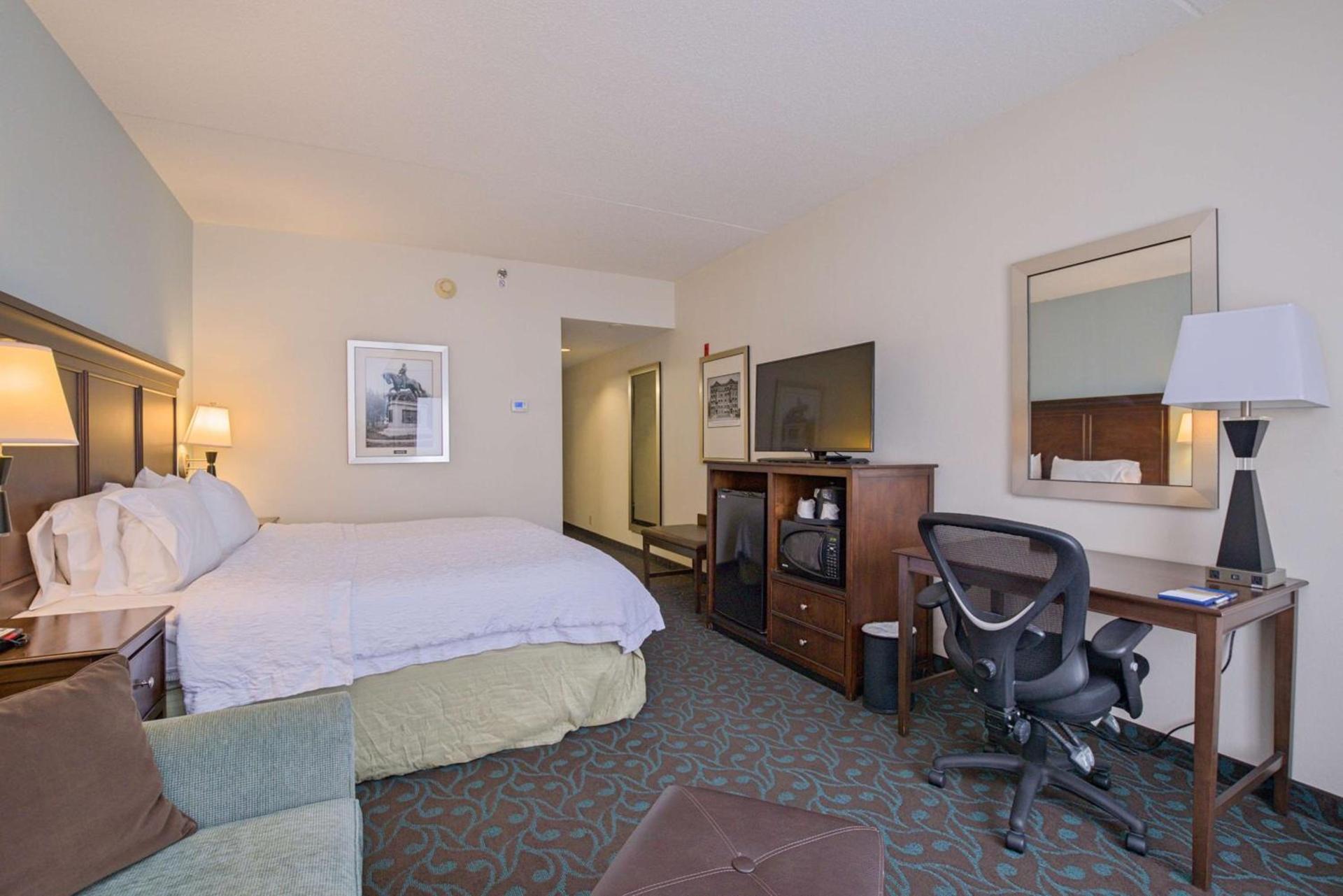Hampton Inn Portsmouth Central photo 31