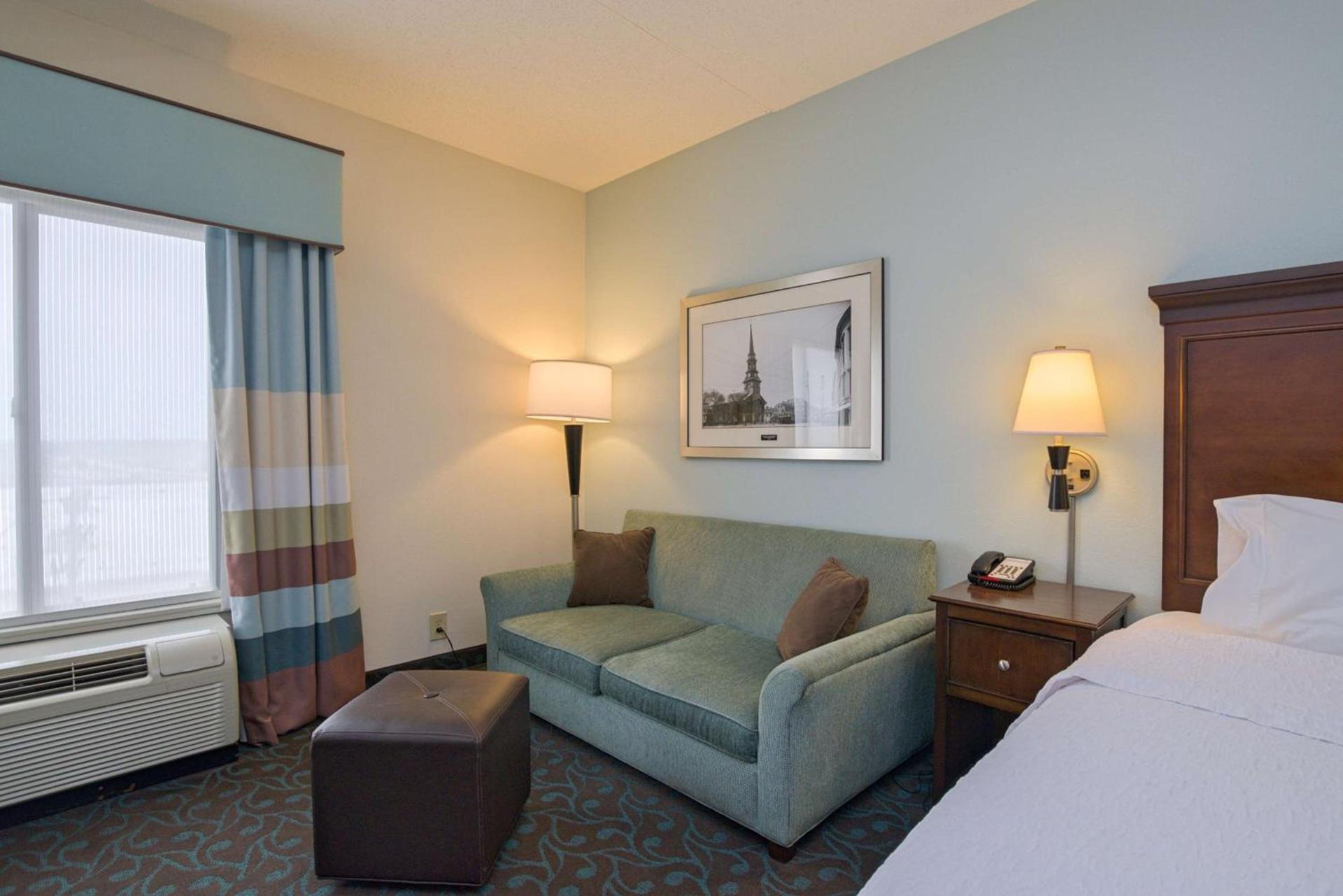 Hampton Inn Portsmouth Central photo 32