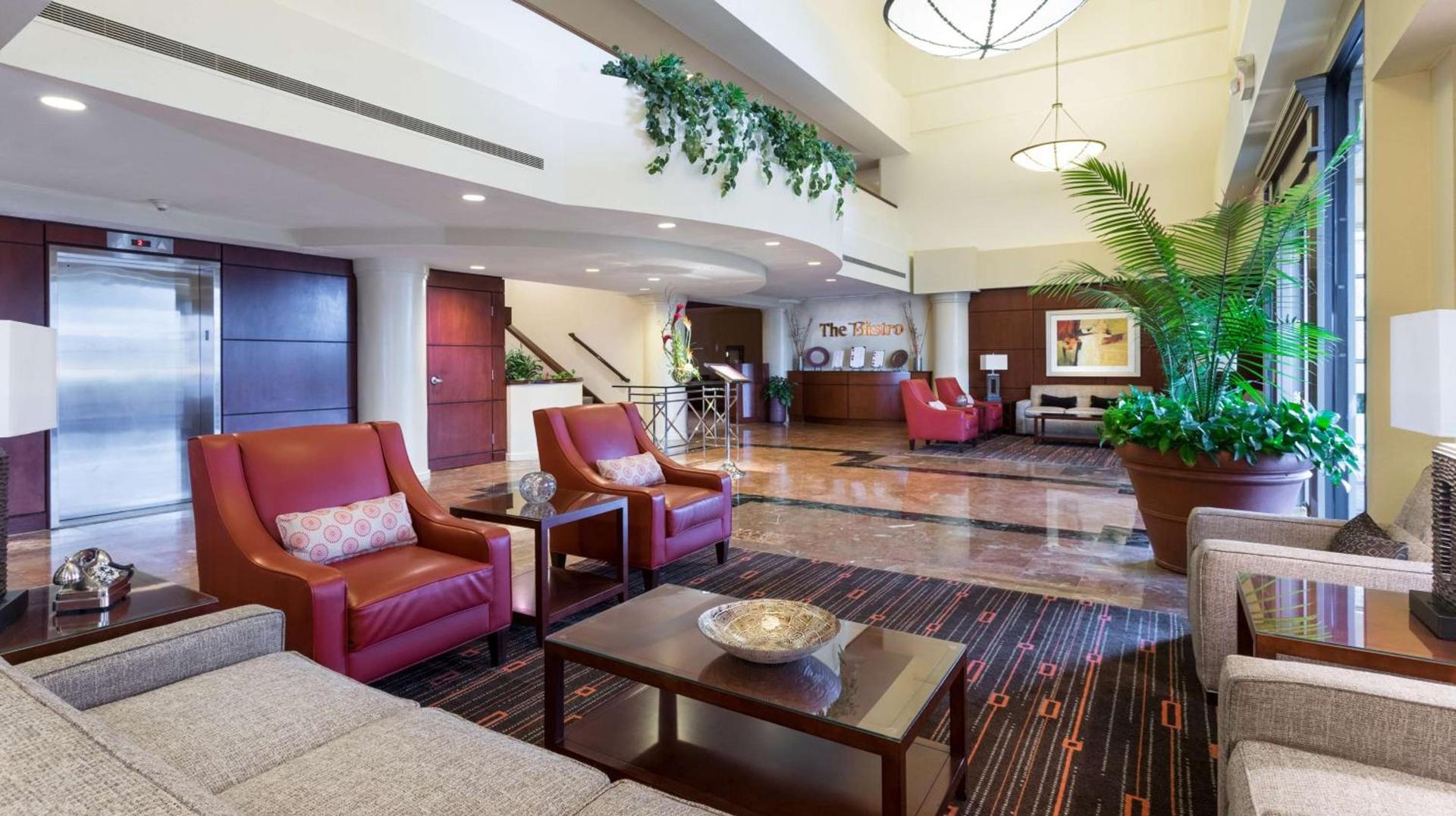 DoubleTree Suites by Hilton Hotel Cincinnati - Blue Ash photo 2