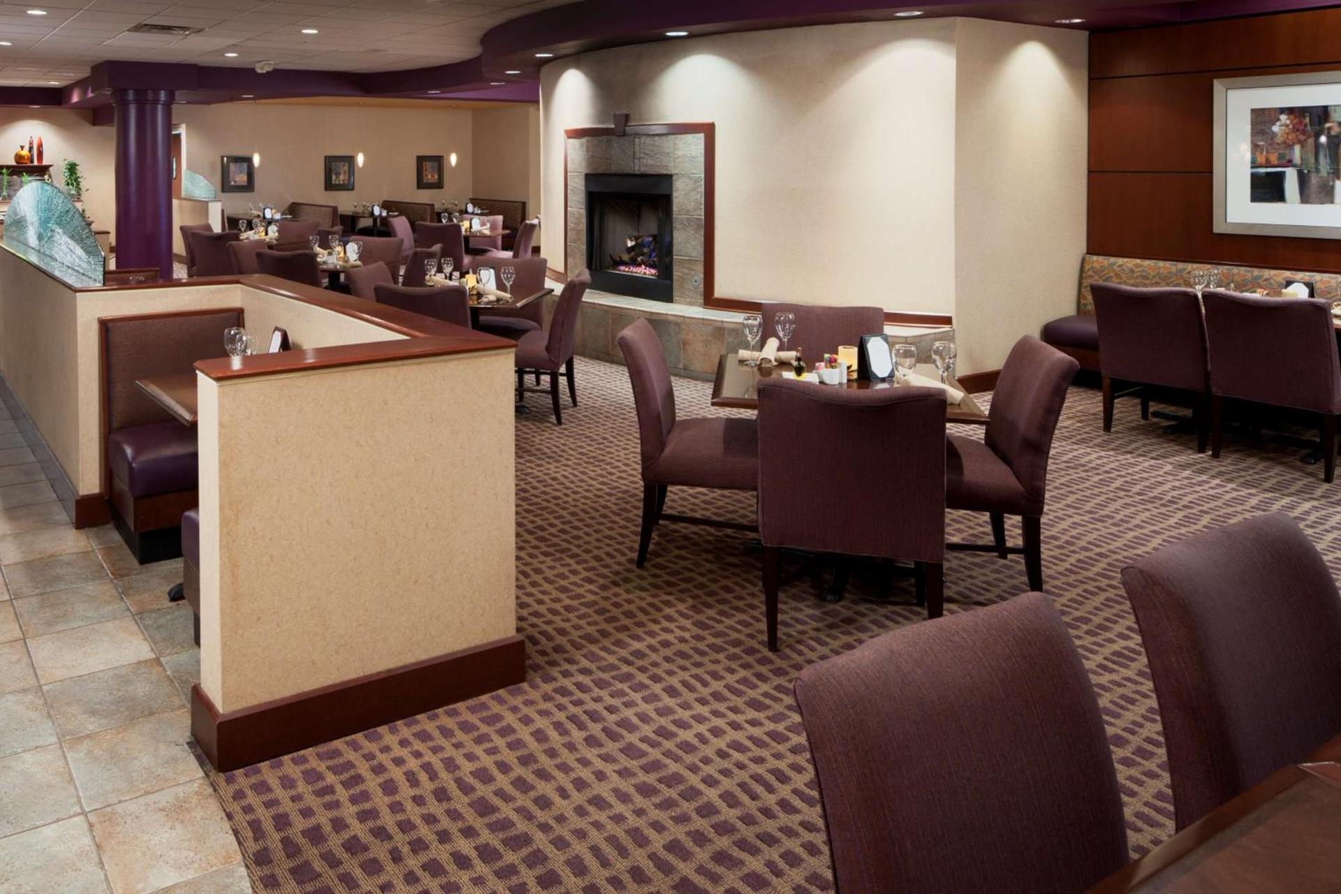 DoubleTree Suites by Hilton Hotel Cincinnati - Blue Ash photo 4
