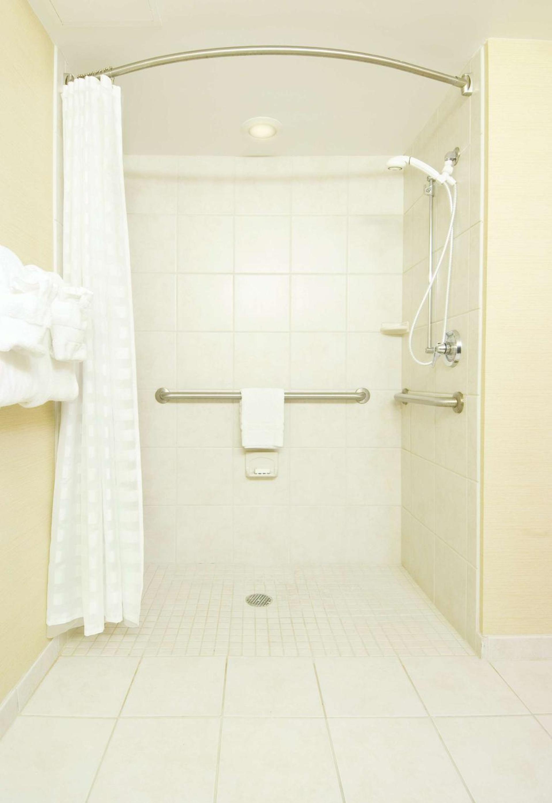 DoubleTree Suites by Hilton Hotel Cincinnati - Blue Ash photo 6