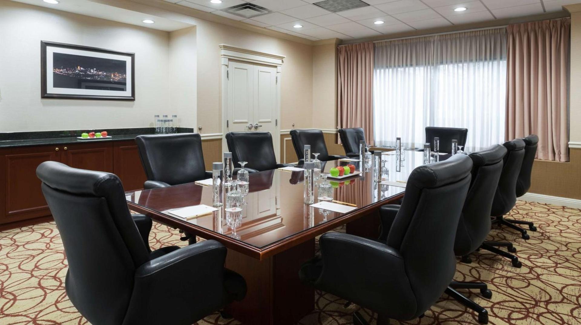 DoubleTree Suites by Hilton Hotel Cincinnati - Blue Ash photo 20