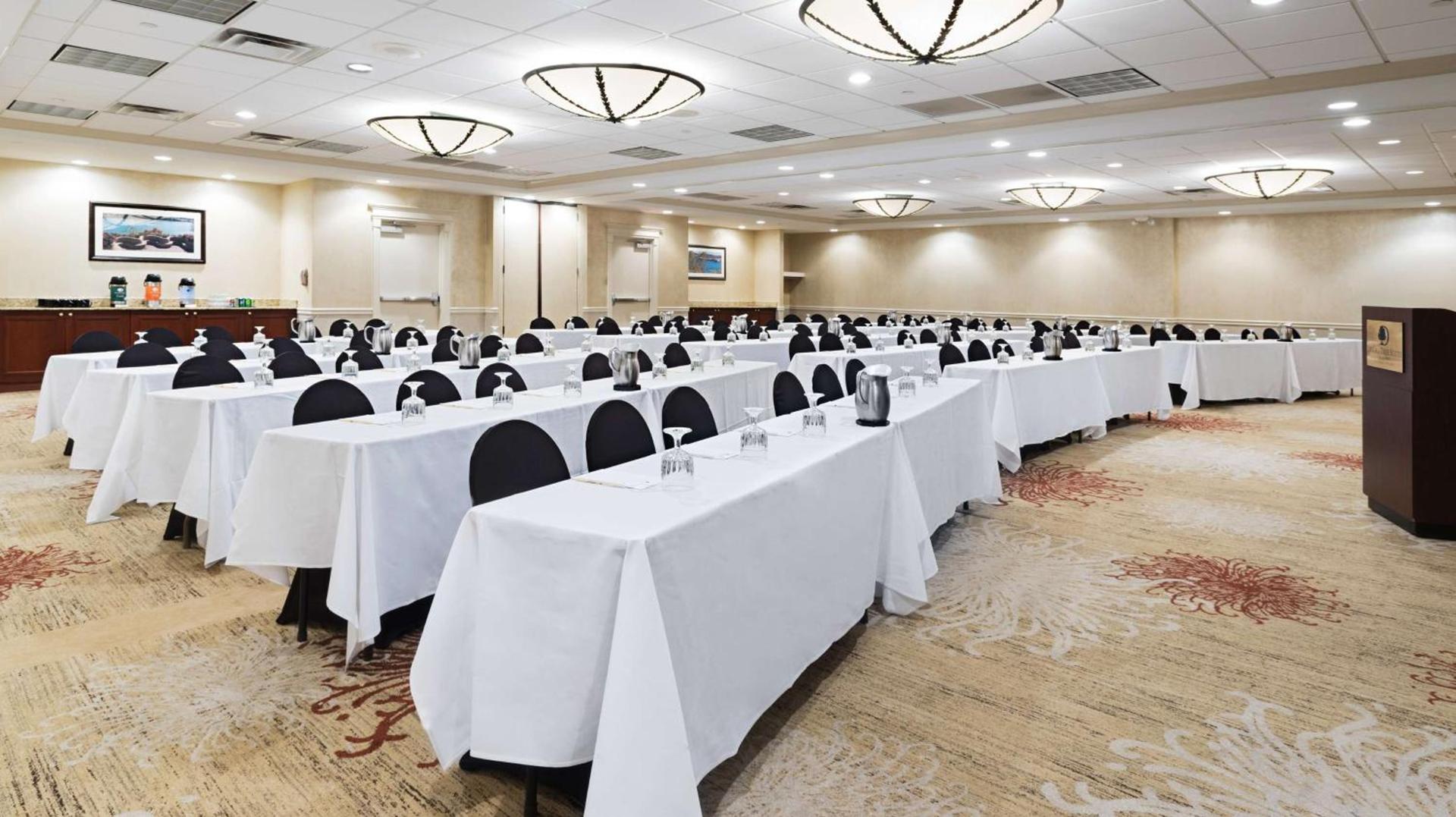 DoubleTree Suites by Hilton Hotel Cincinnati - Blue Ash photo 22