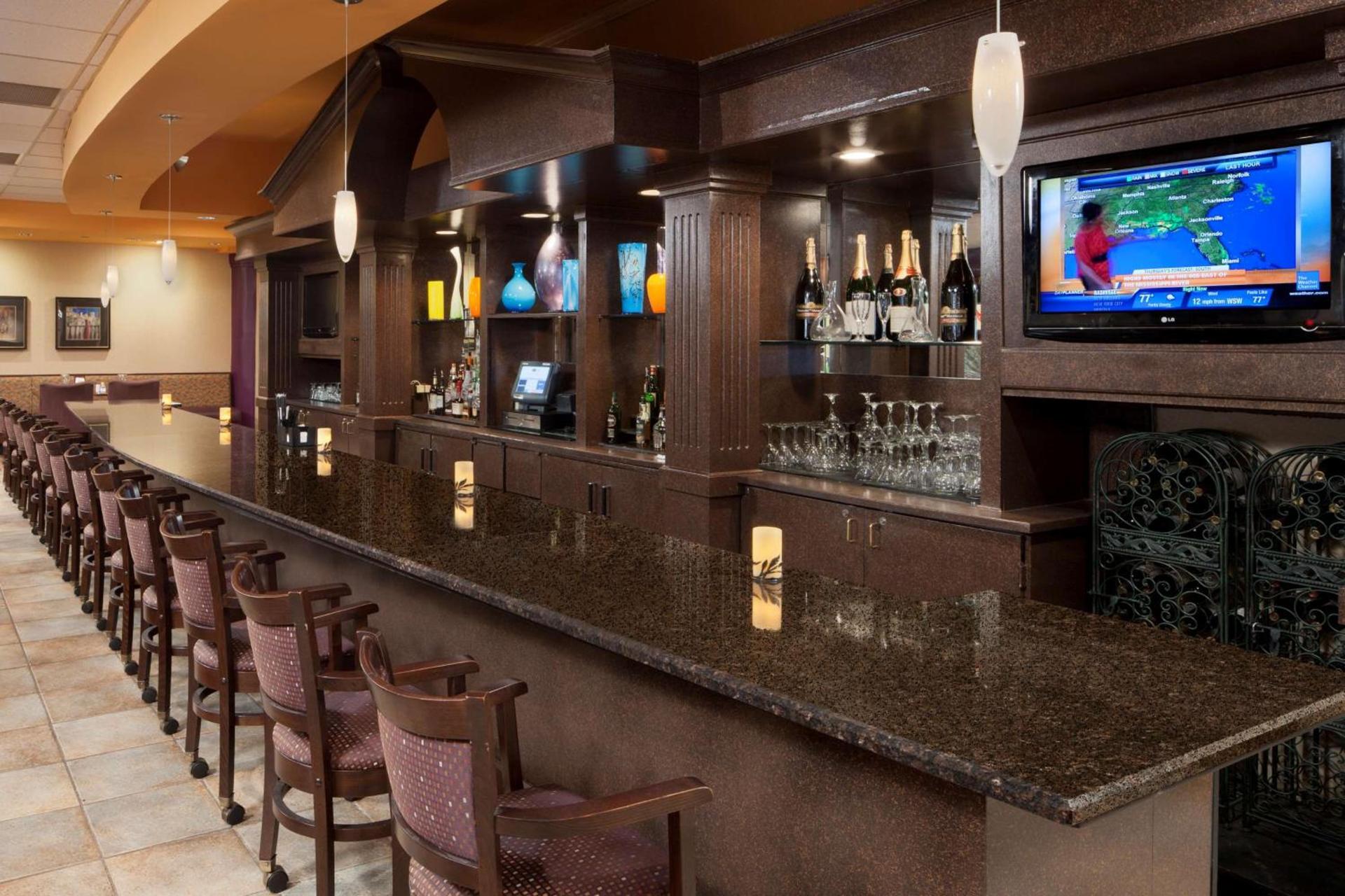 DoubleTree Suites by Hilton Hotel Cincinnati - Blue Ash photo 23