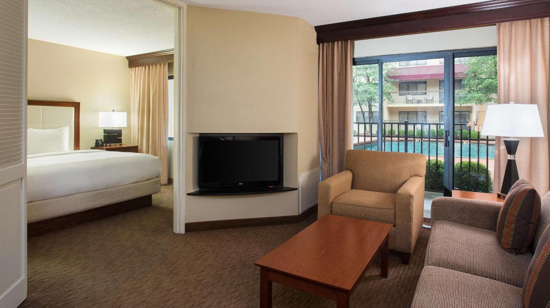 DoubleTree Suites by Hilton Hotel Cincinnati - Blue Ash photo 25