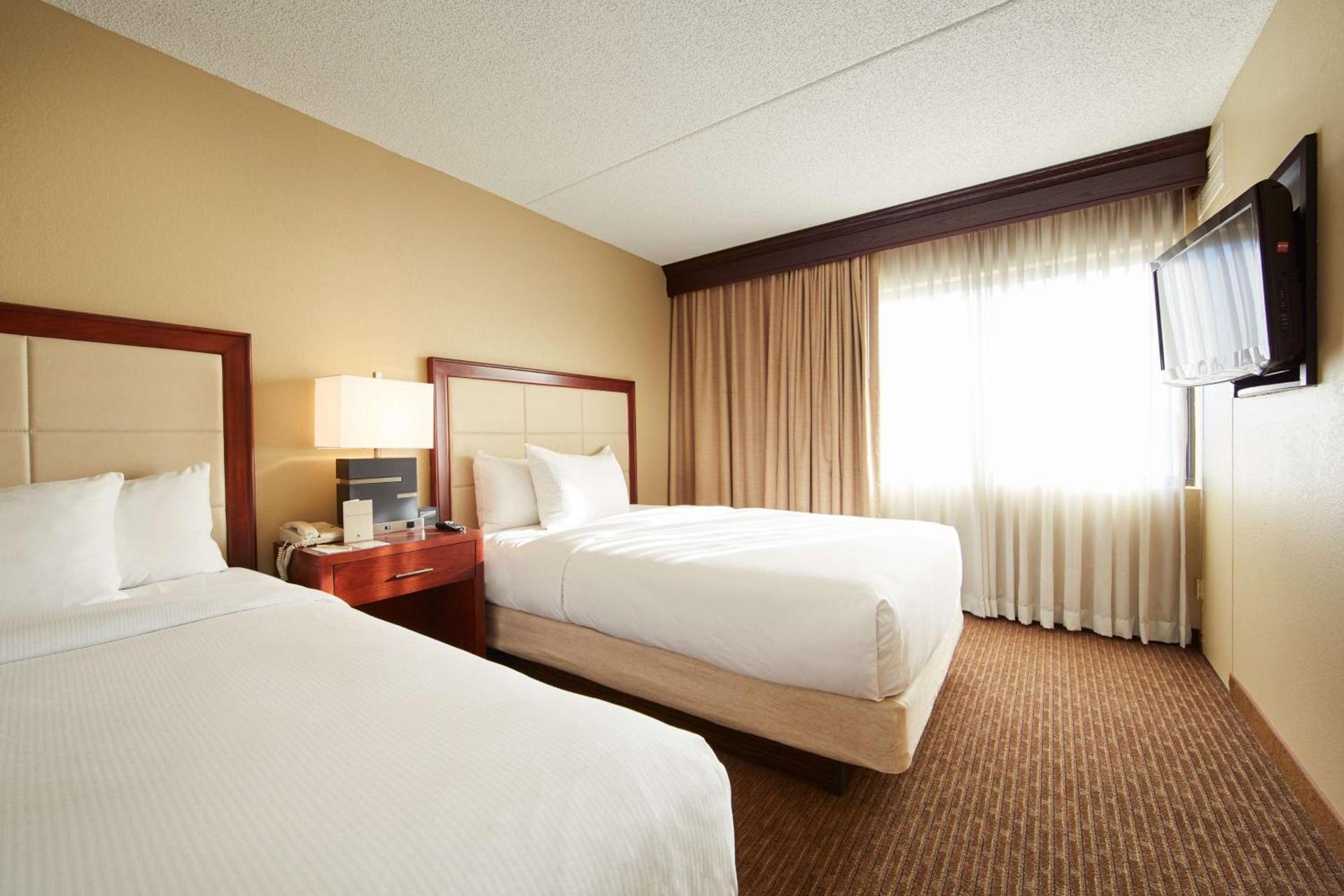 DoubleTree Suites by Hilton Hotel Cincinnati - Blue Ash photo 27