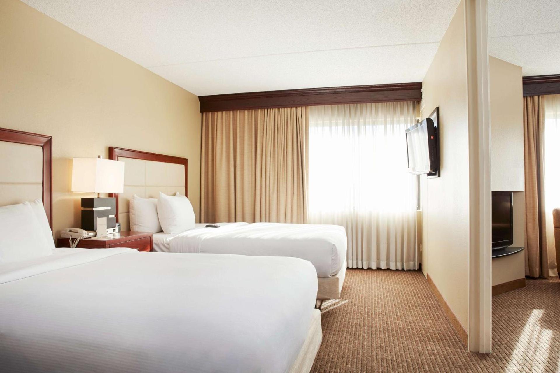 DoubleTree Suites by Hilton Hotel Cincinnati - Blue Ash photo 29