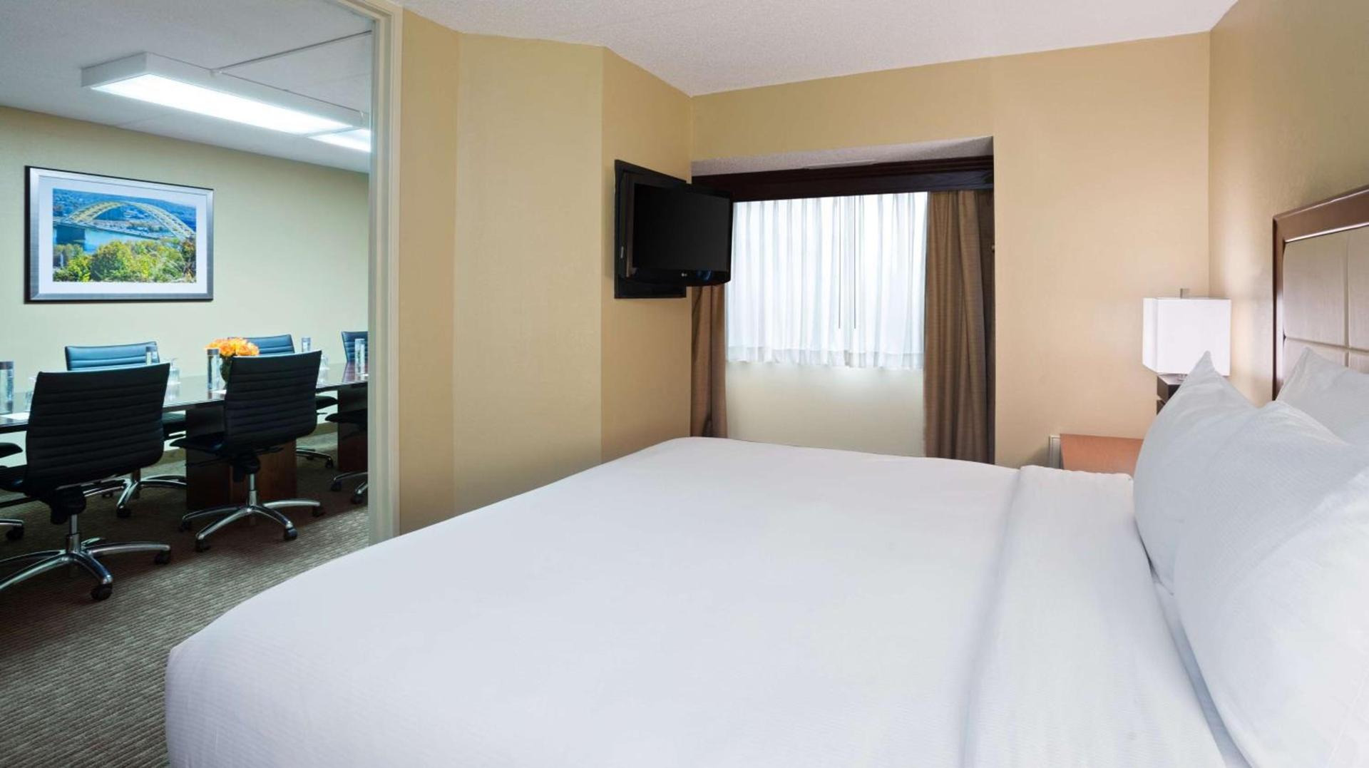 DoubleTree Suites by Hilton Hotel Cincinnati - Blue Ash photo 31