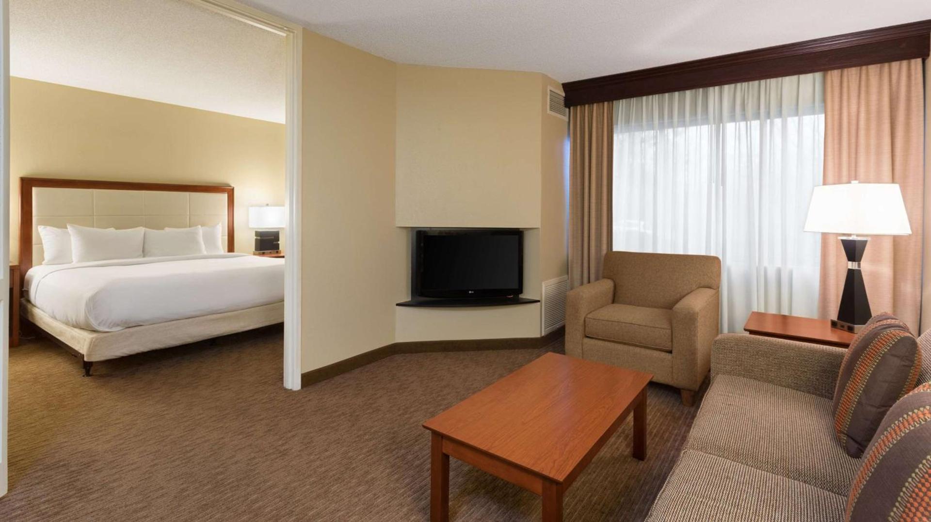 DoubleTree Suites by Hilton Hotel Cincinnati - Blue Ash photo 30
