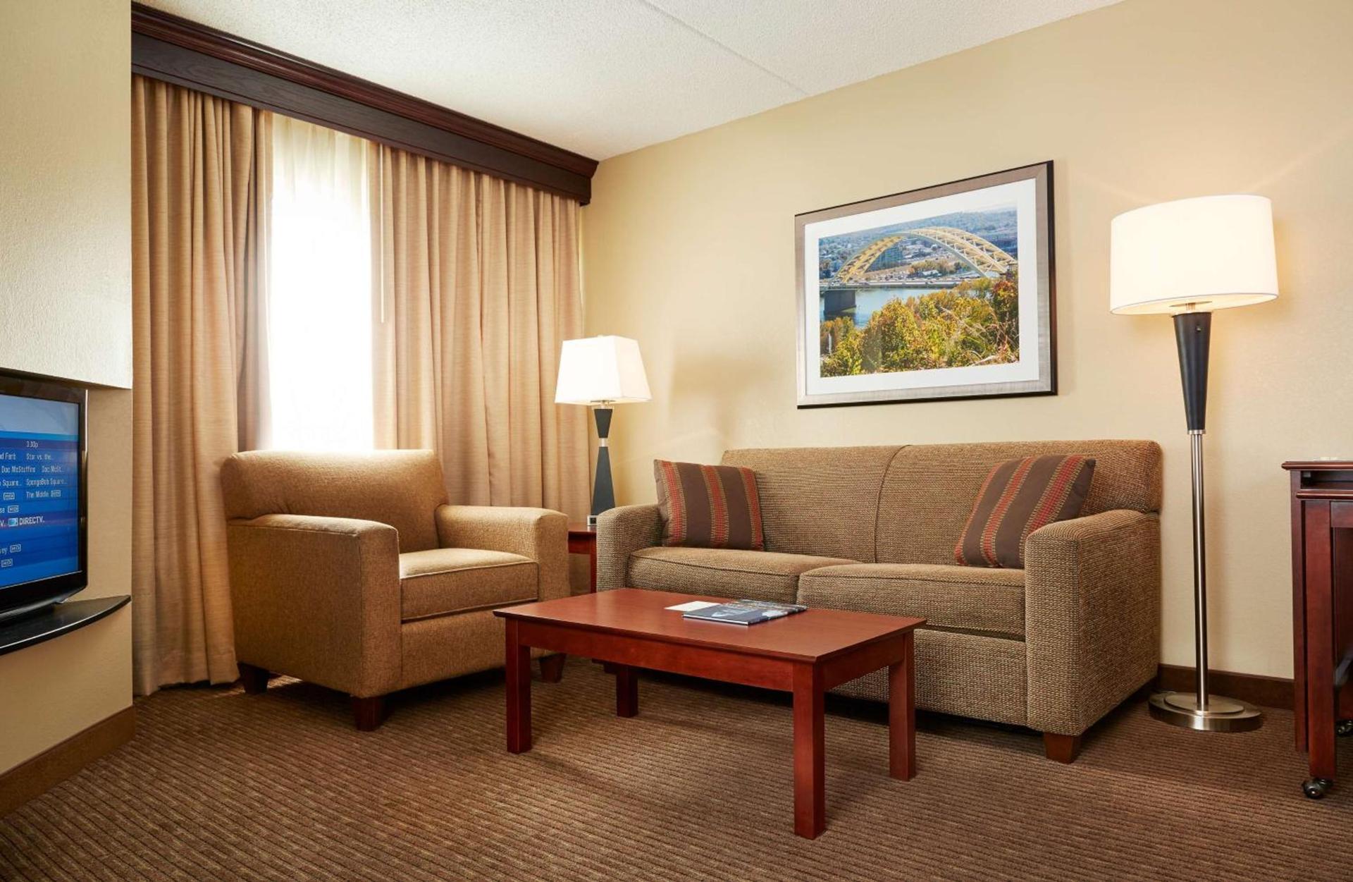 DoubleTree Suites by Hilton Hotel Cincinnati - Blue Ash photo 32