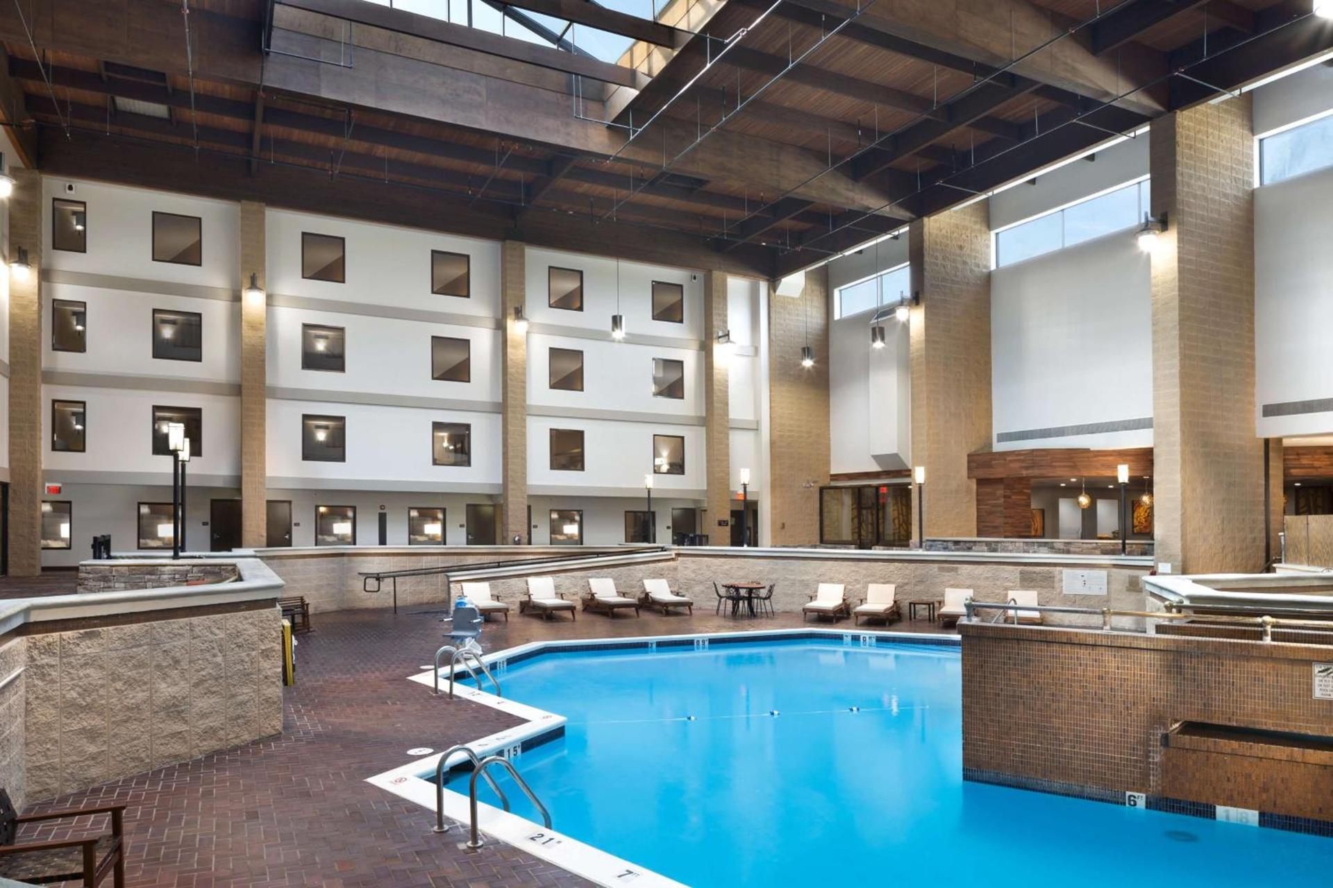DoubleTree by Hilton Lawrence photo 2