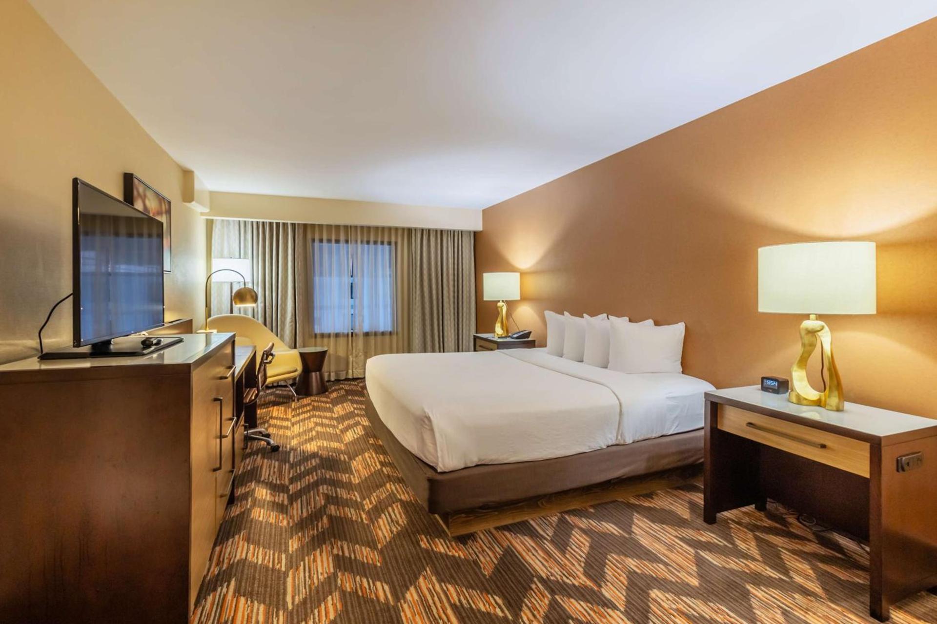 DoubleTree by Hilton Lawrence photo 11