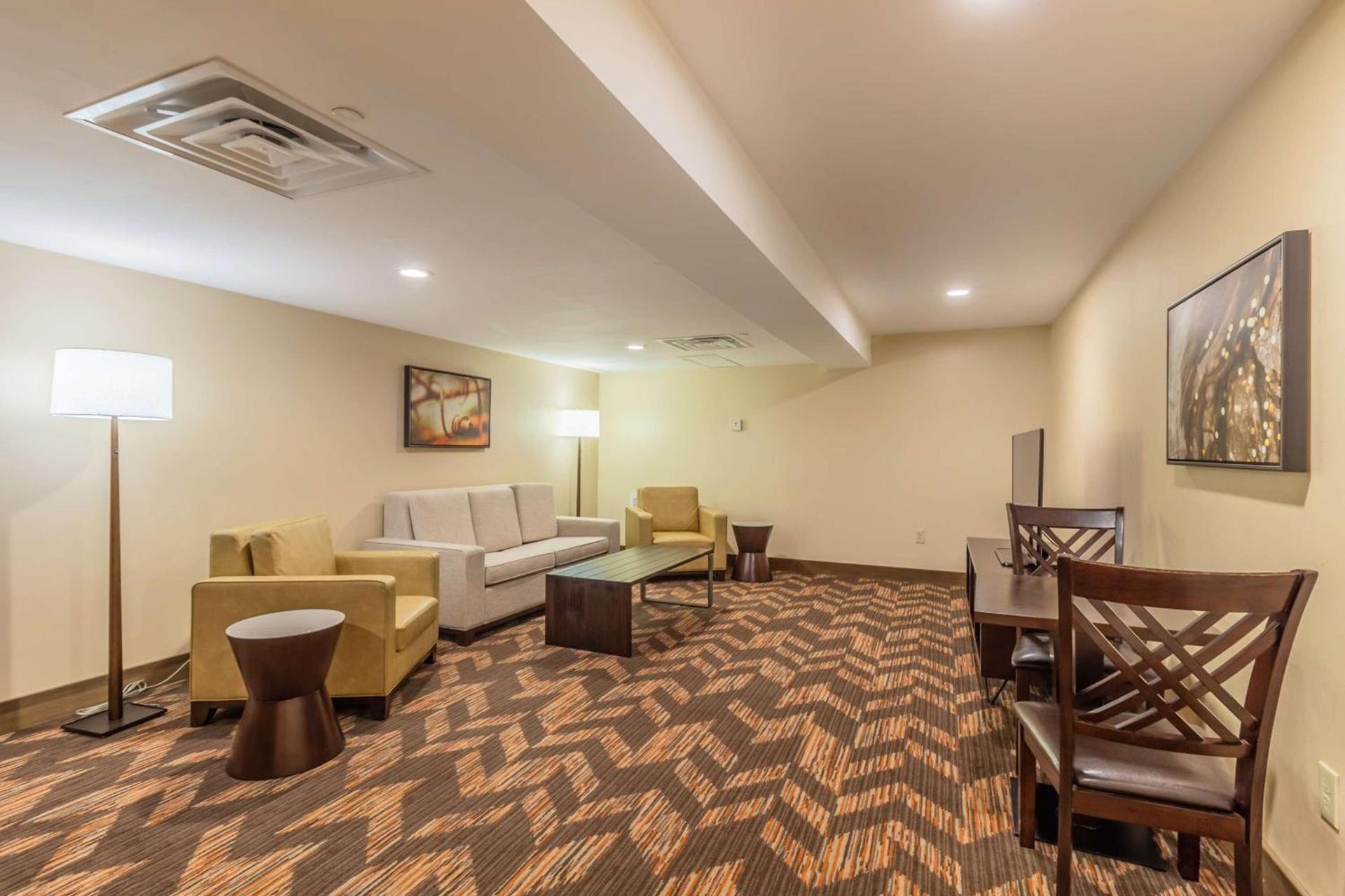 DoubleTree by Hilton Lawrence photo 13
